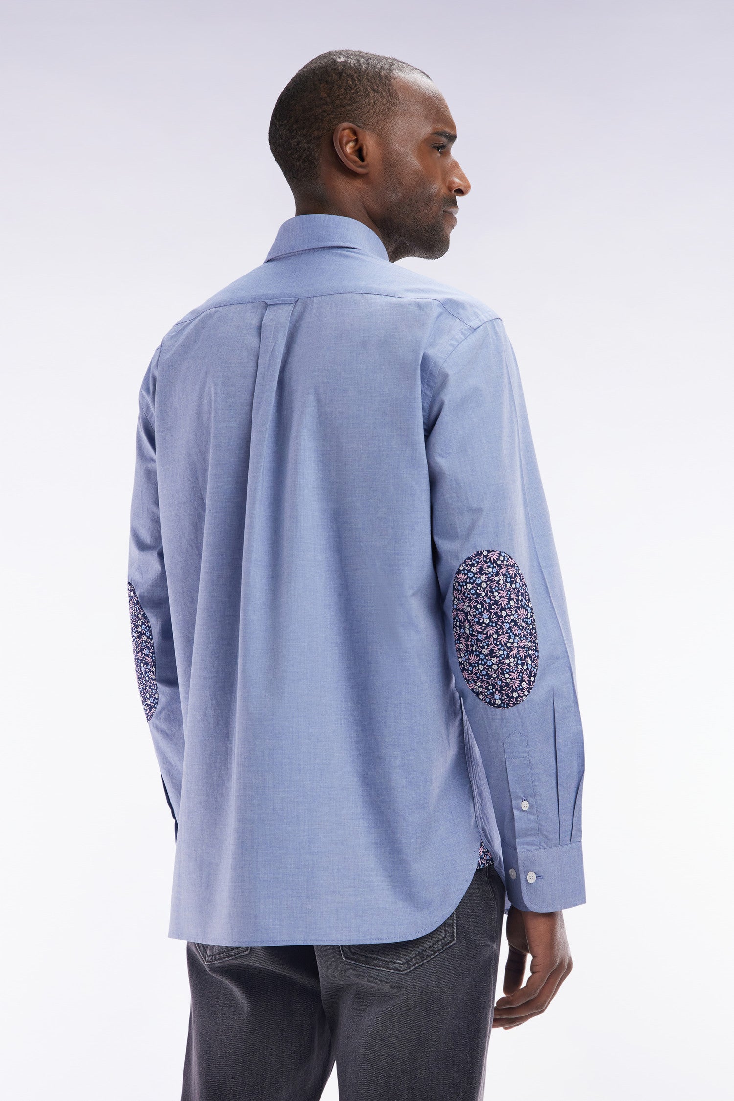 Chemise en coton bleu ciel coudière coupe droite