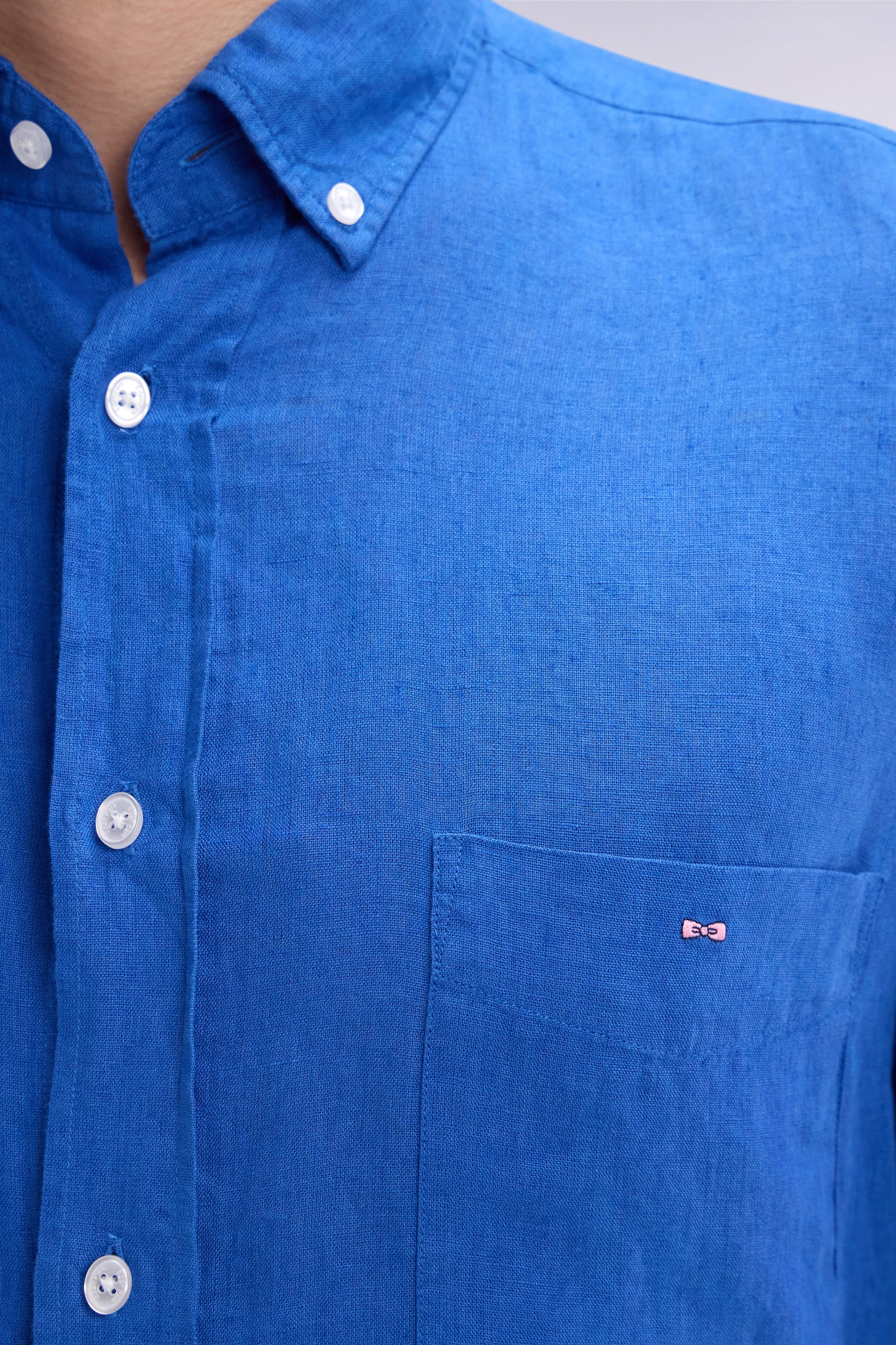 Chemise en lin bleu unie coupe droite