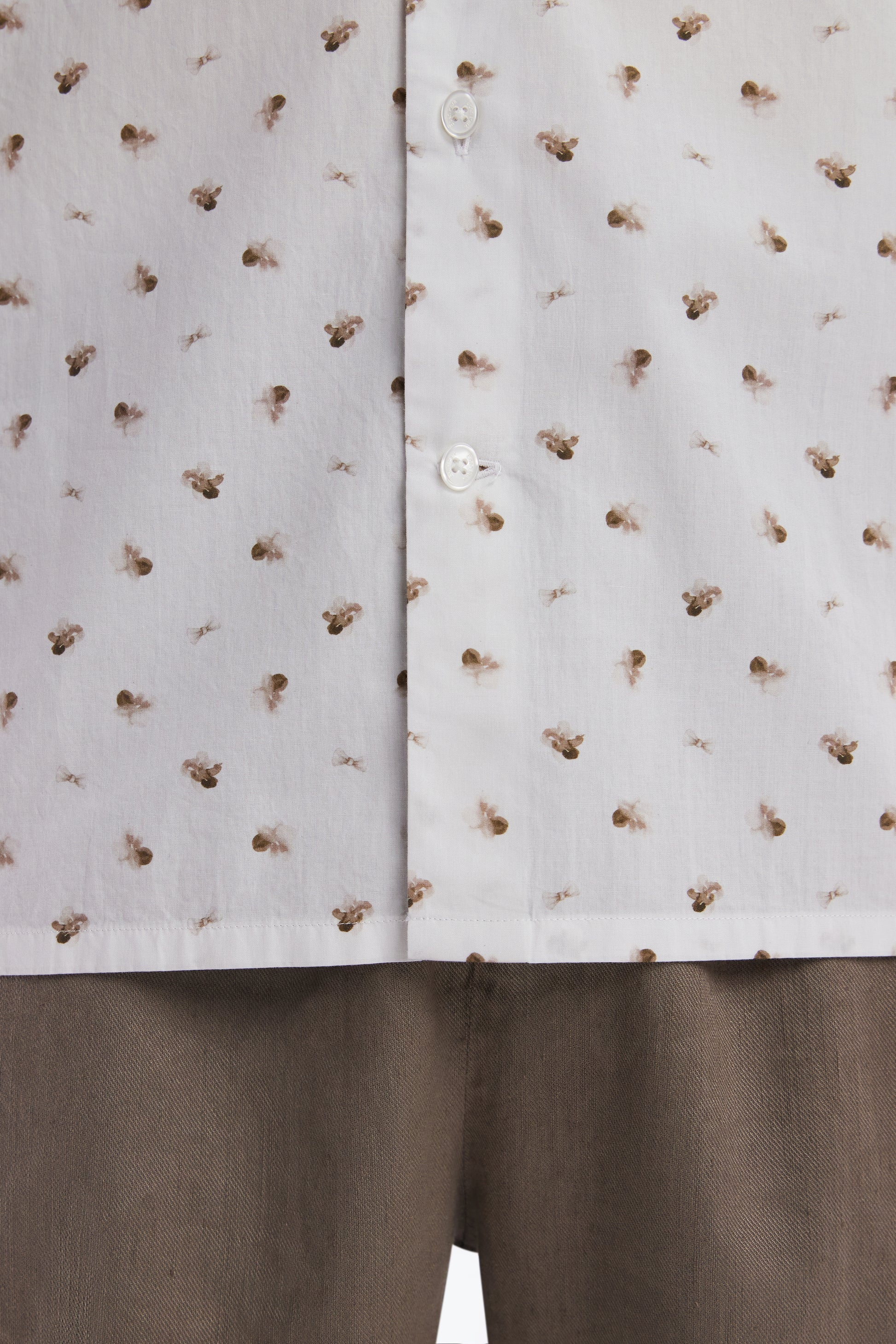 Chemise à micromotifs nœuds en coton sable coupe droite