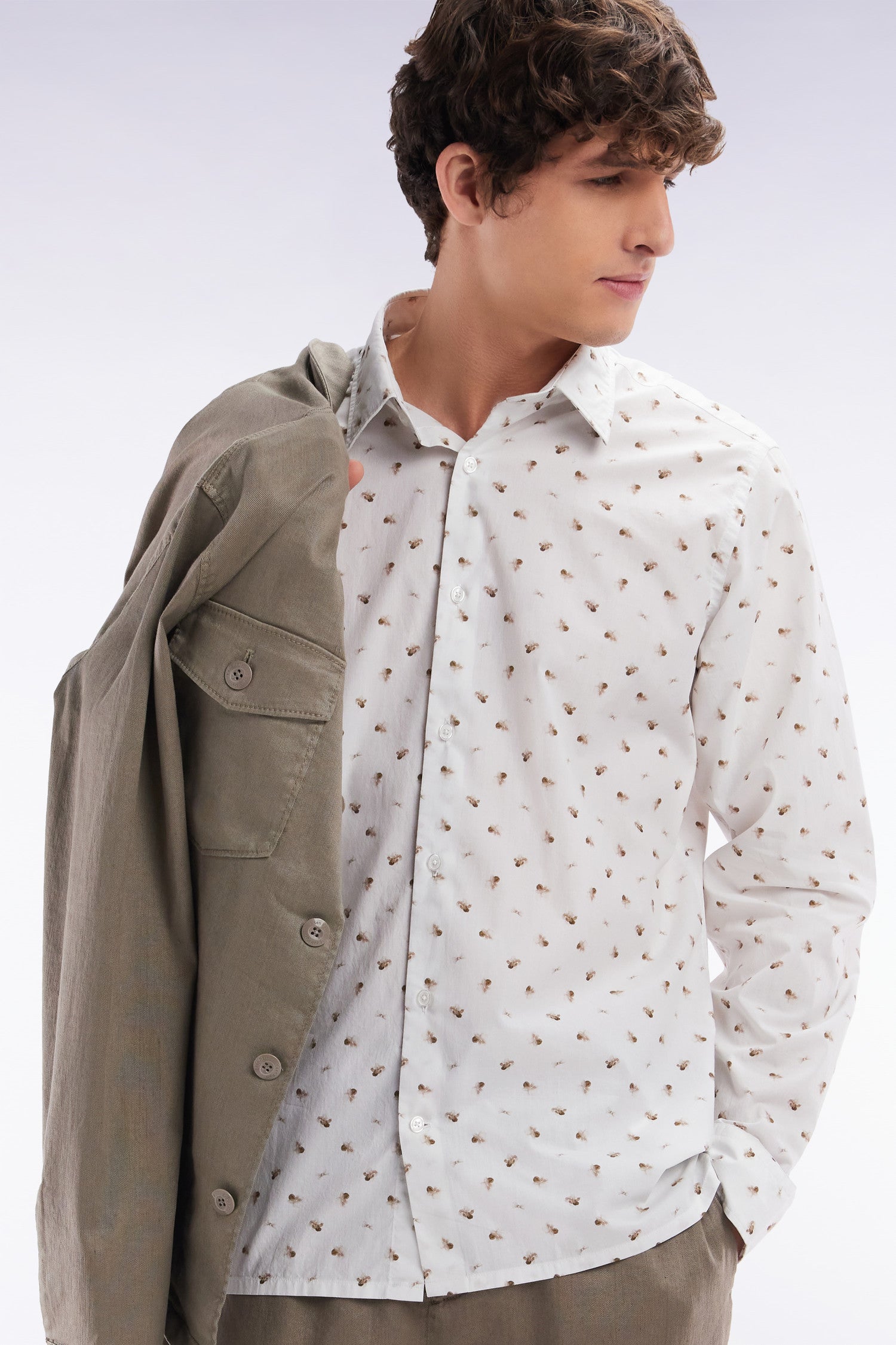 Chemise à micromotifs nœuds en coton sable coupe droite