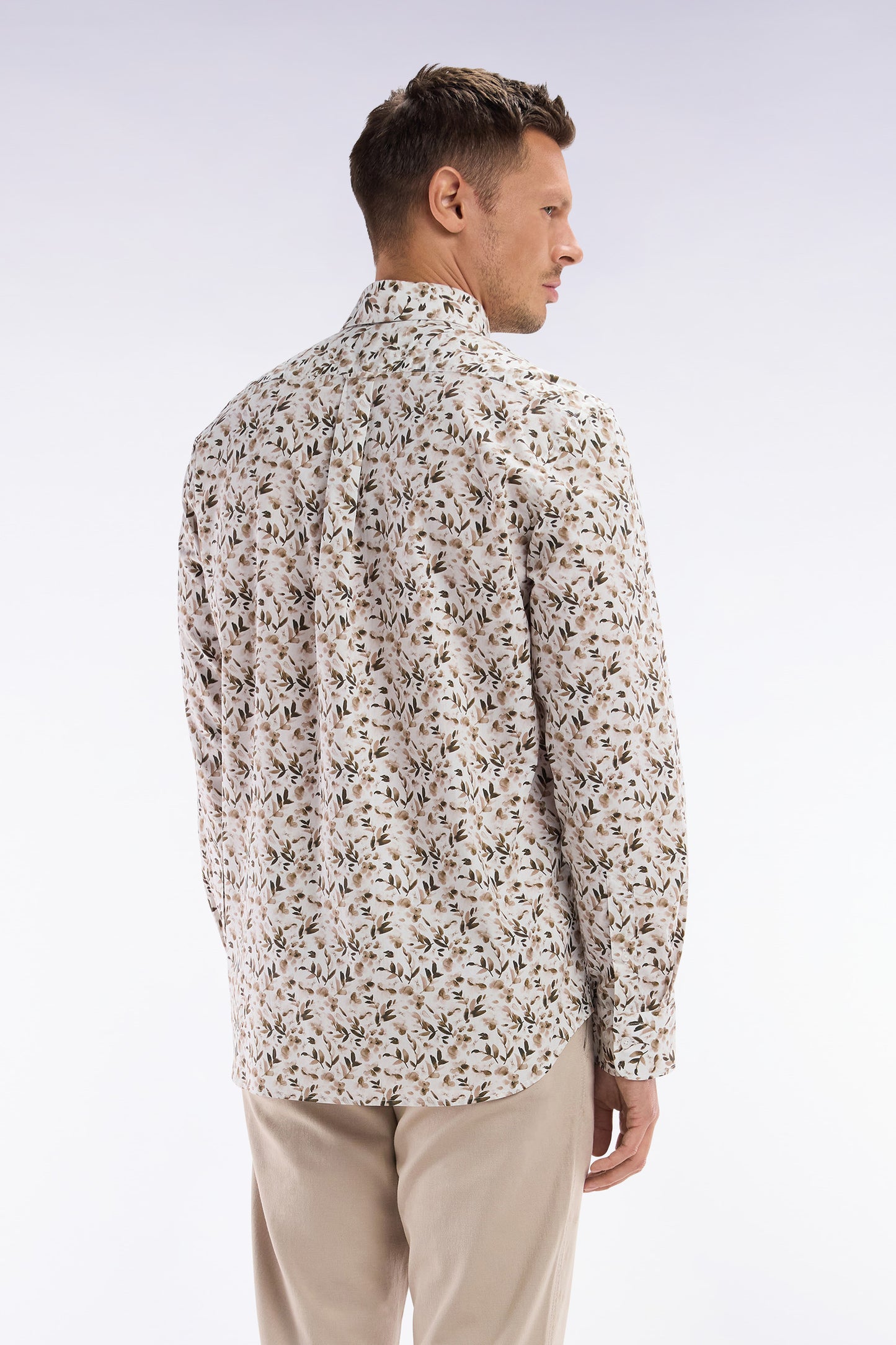 Straight-fit beige cotton poplin shirt with botanical microprint