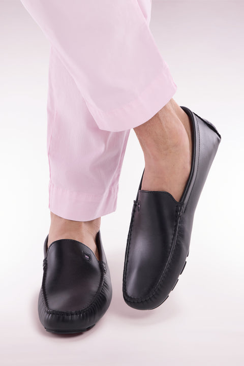 Mocassins en croûte de cuir noirs - Image 1