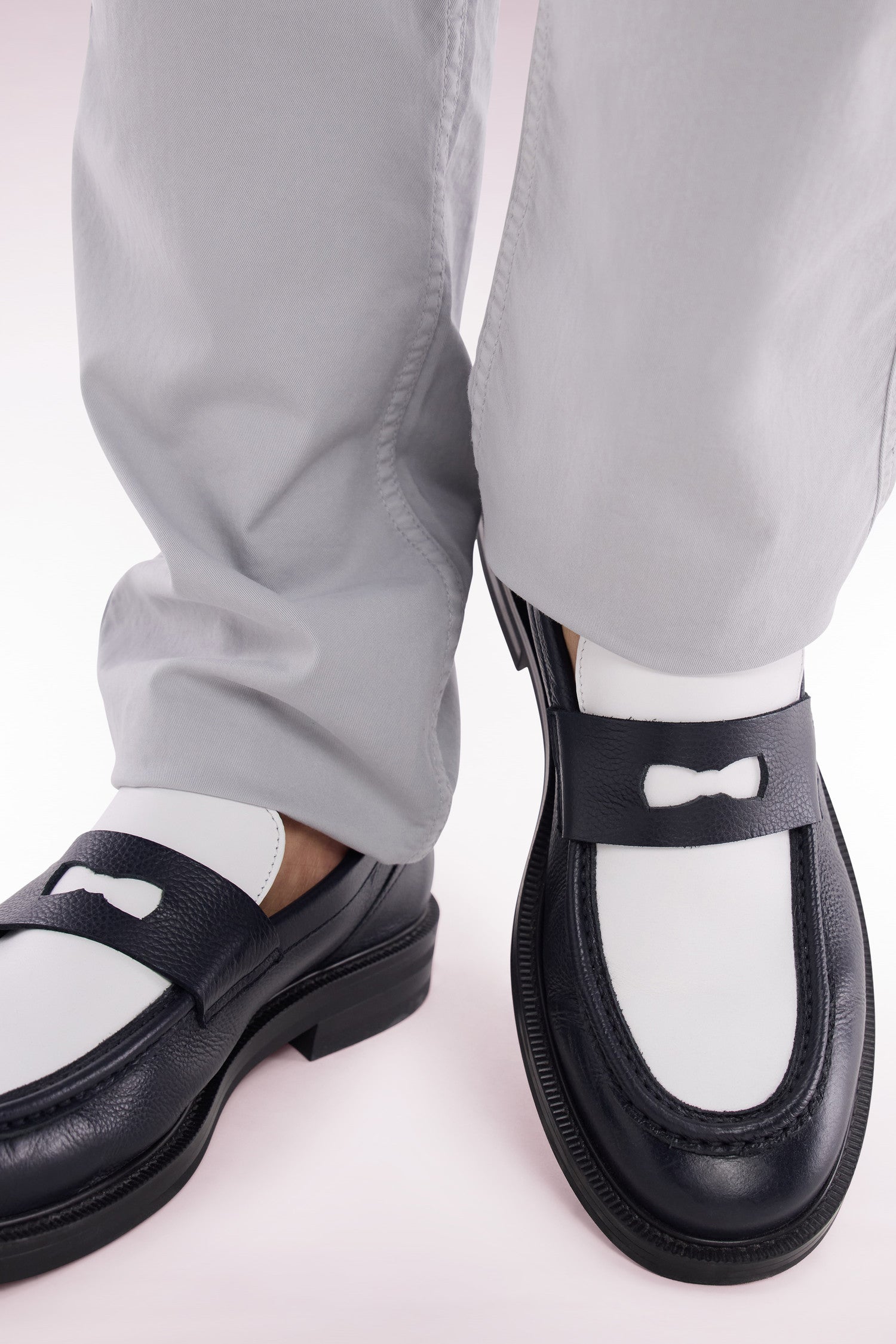 Mocassins bicolores en cuir grainé bleu marine et blanc