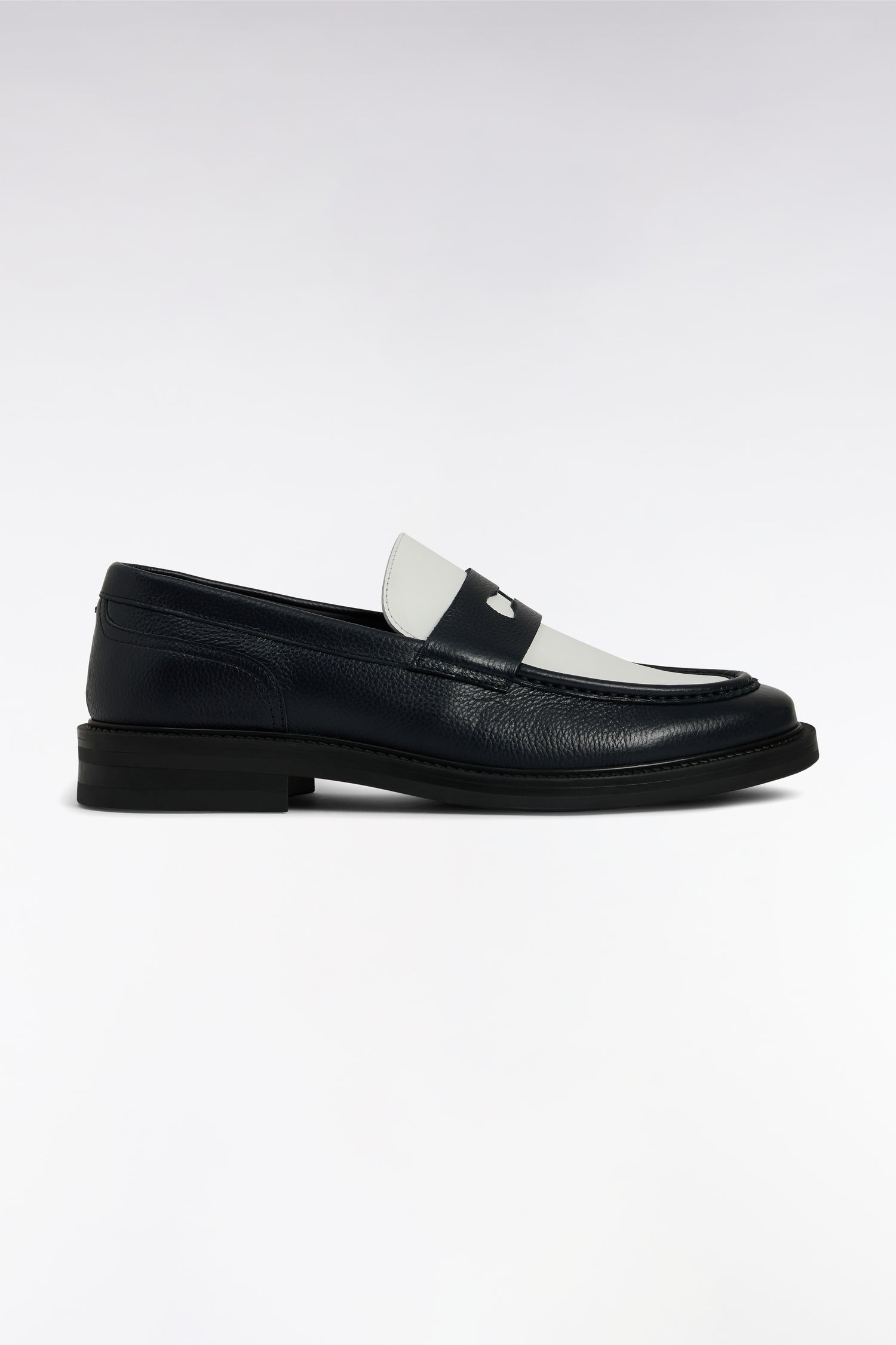 Mocassins bicolores en cuir grainé bleu marine et blanc