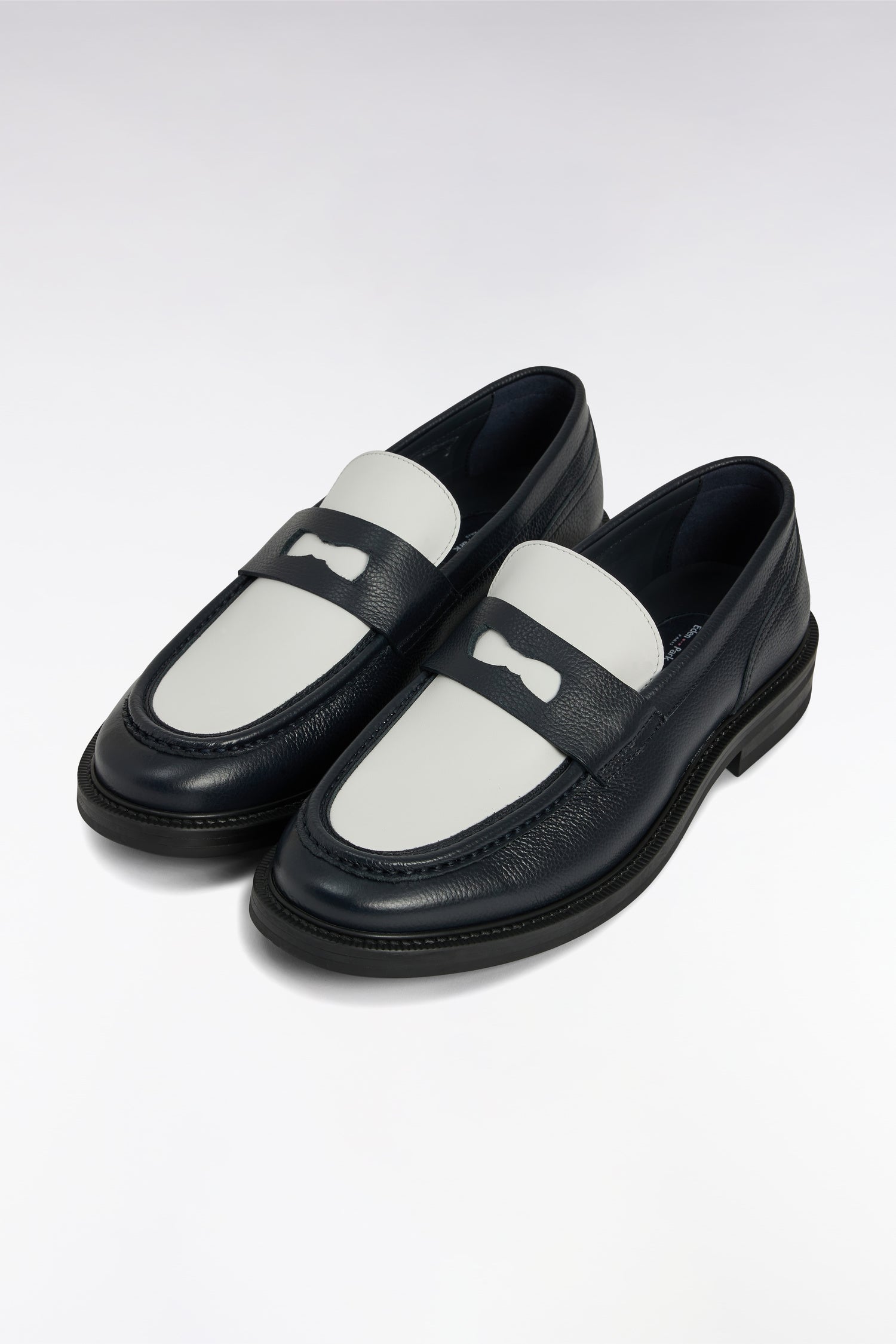 Mocassins bicolores en cuir grainé bleu marine et blanc