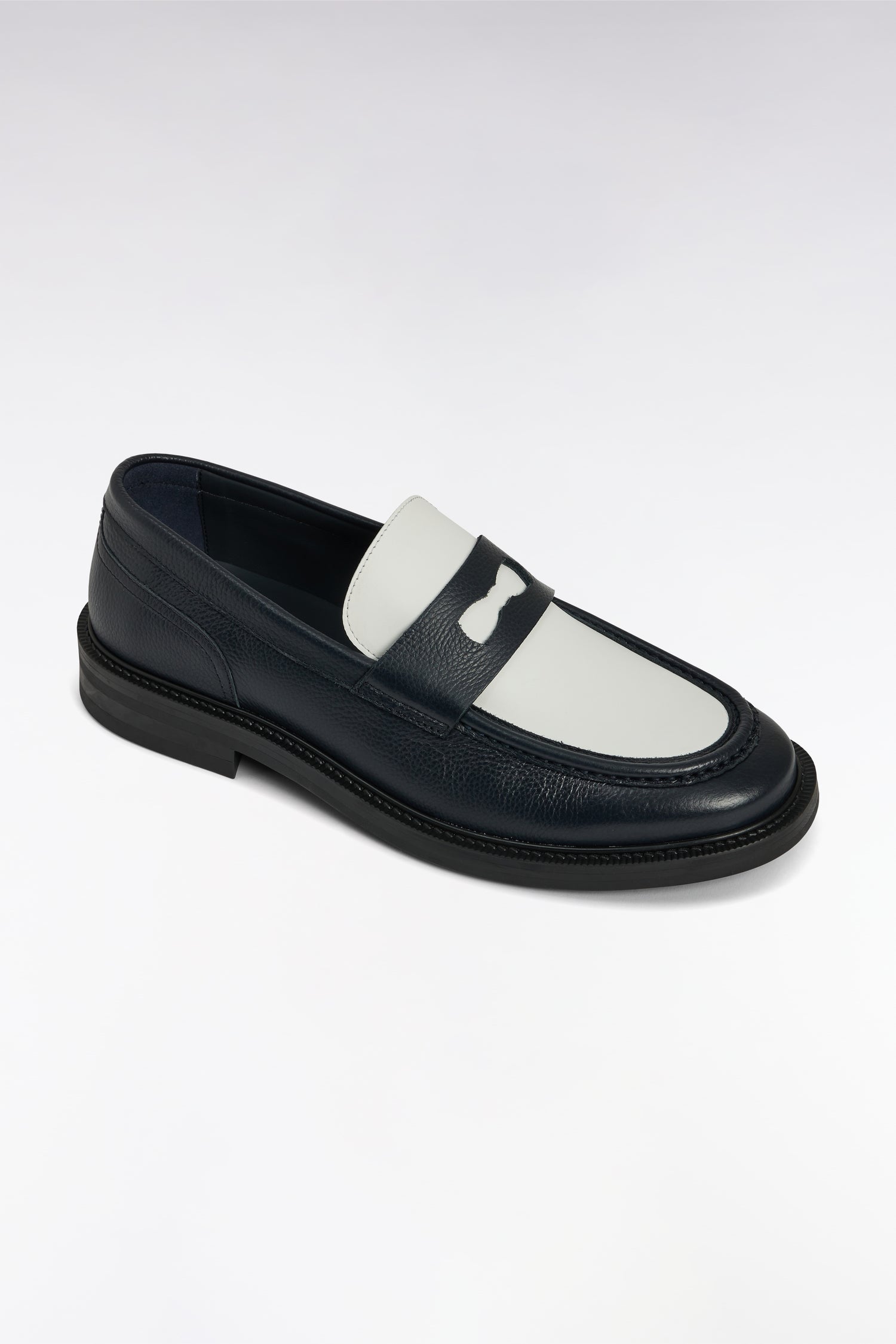 Mocassins bicolores en cuir grainé bleu marine et blanc