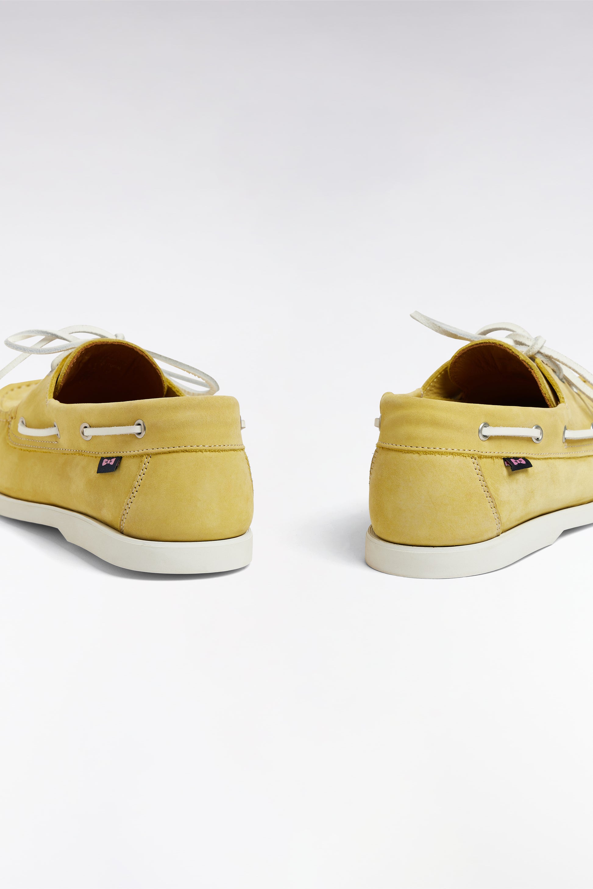 Mocassins bateau en cuir suédé jaune