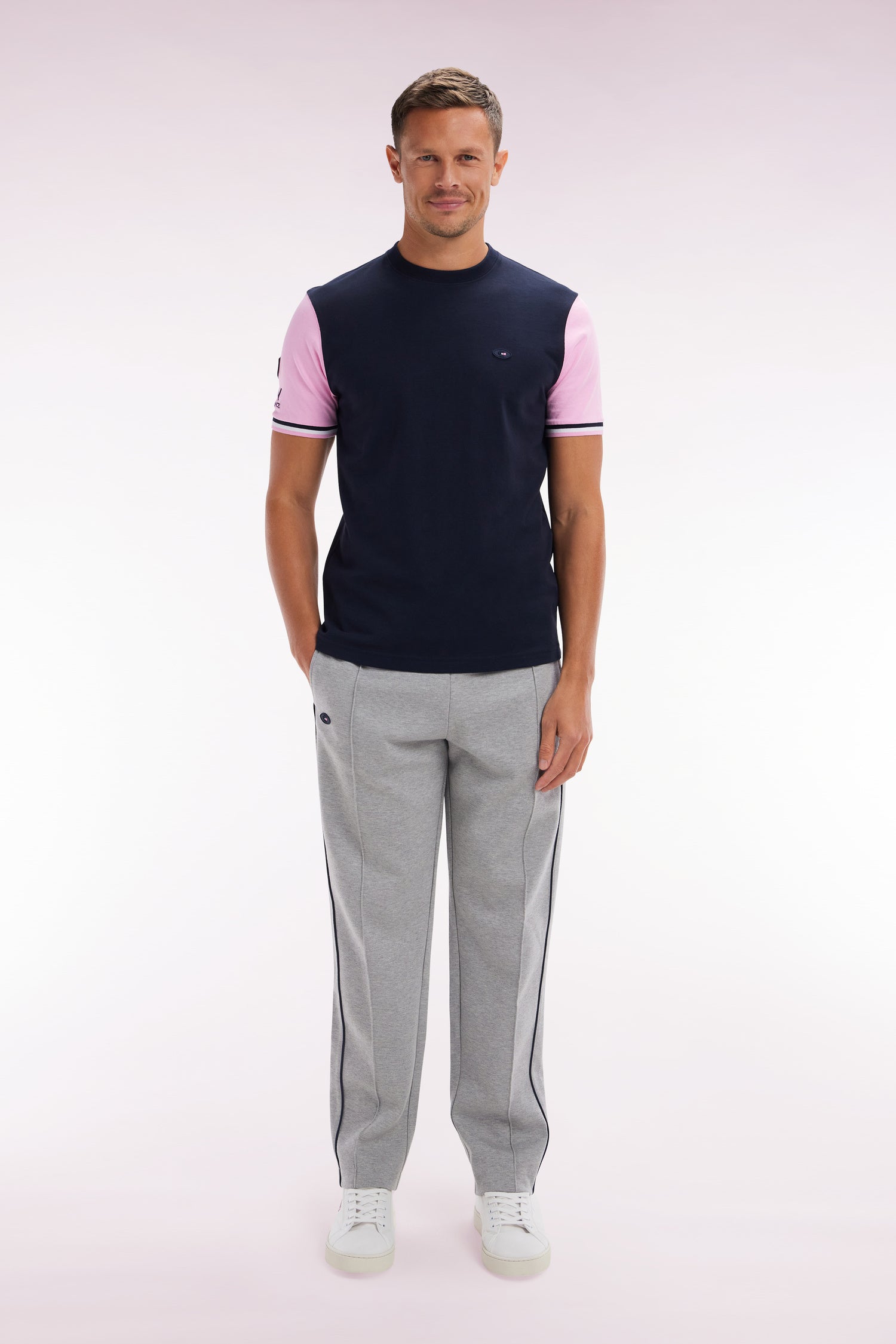pantalón pantalón jogger en felpa algodón elástico gris passepoil azul marino corte recto