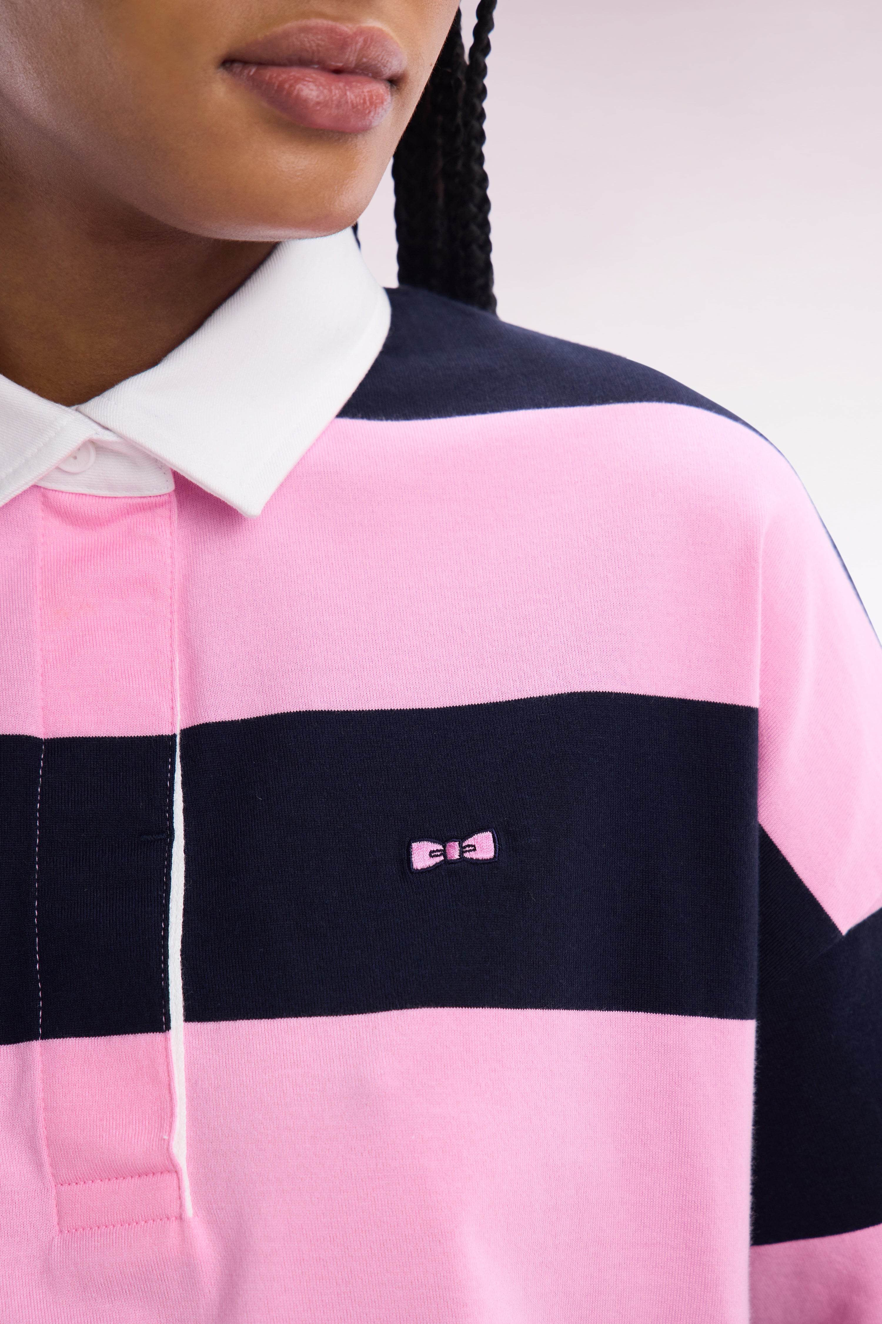 Maillot à manches courtes rayé bleu marine et rose coupe décontractée