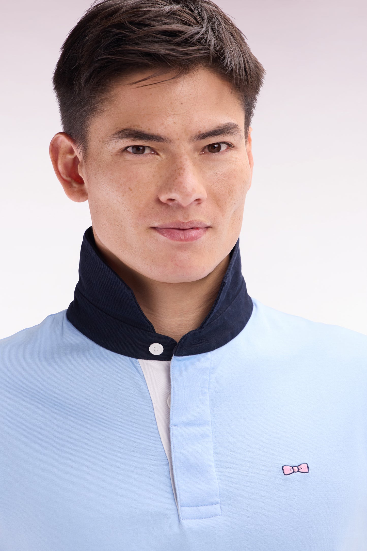 Short-sleeved rugby shirt in sky blue cotton jersey with two-tone sleeves
