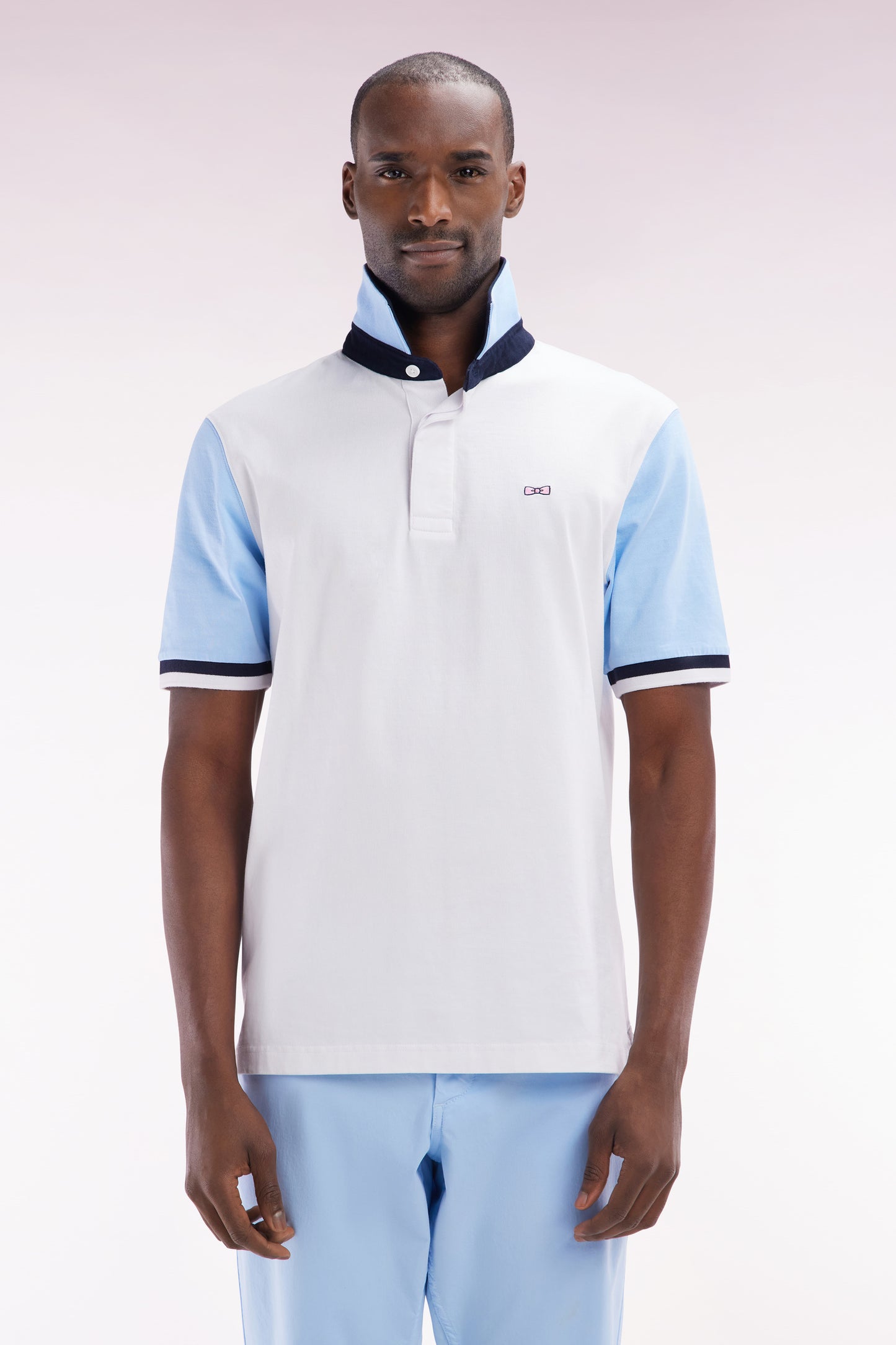 Straight-cut short-sleeved rugby shirt in sky blue cotton jersey with bow tie embroidery