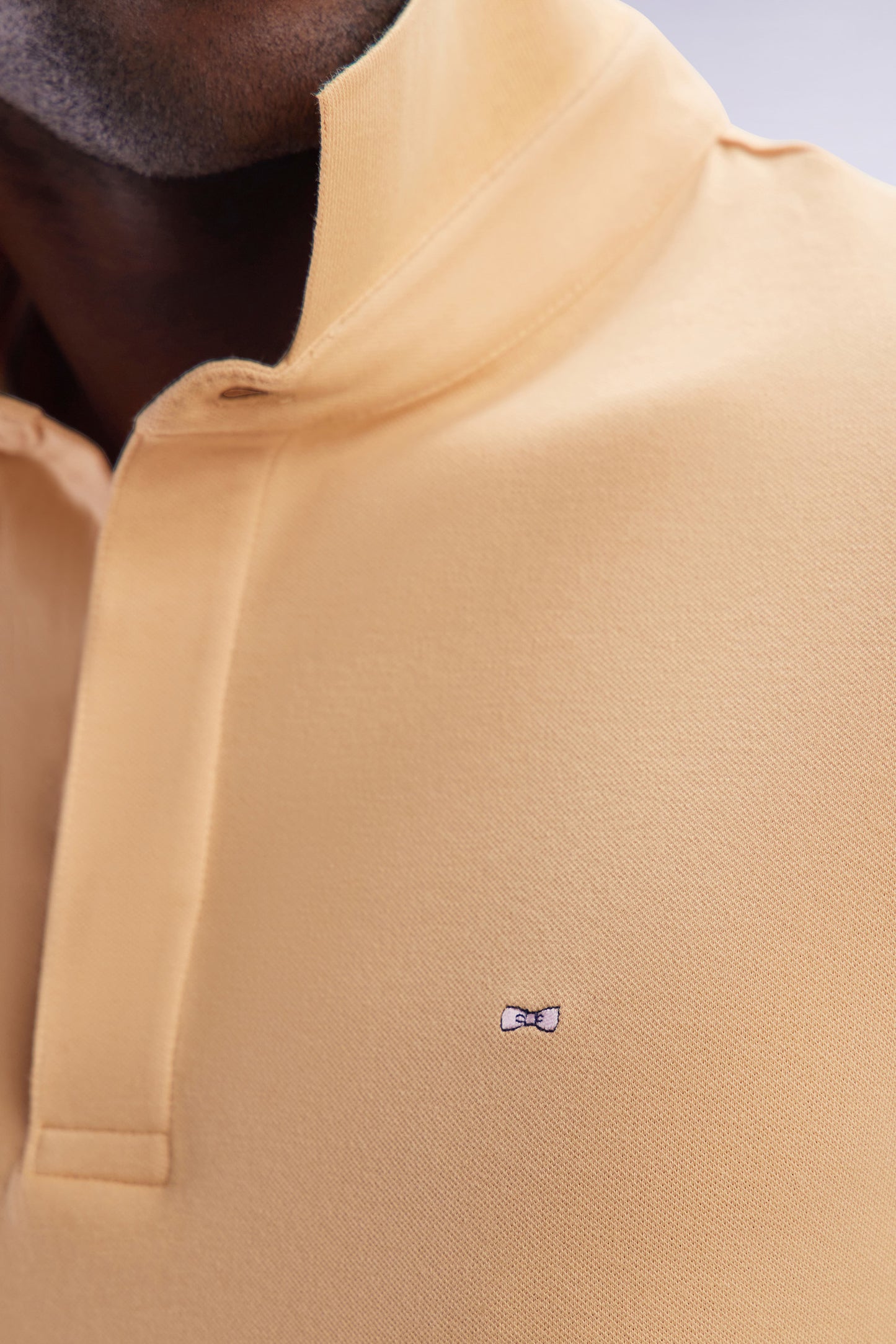 Slim-fit short-sleeved polo shirt in camel stretch cotton piqué