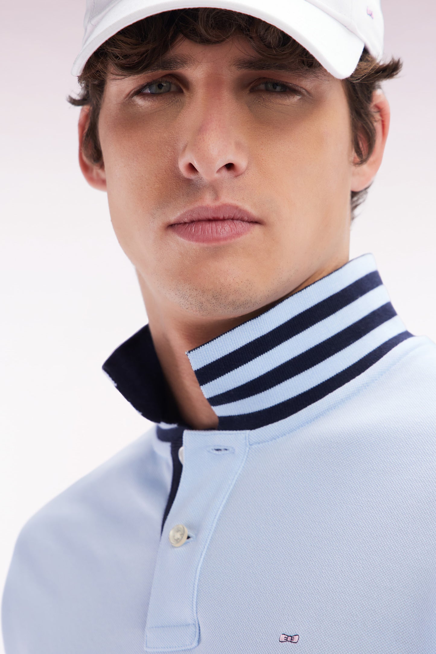 Straight-cut short-sleeved polo shirt in sky blue Pima cotton piqué with striped under collar