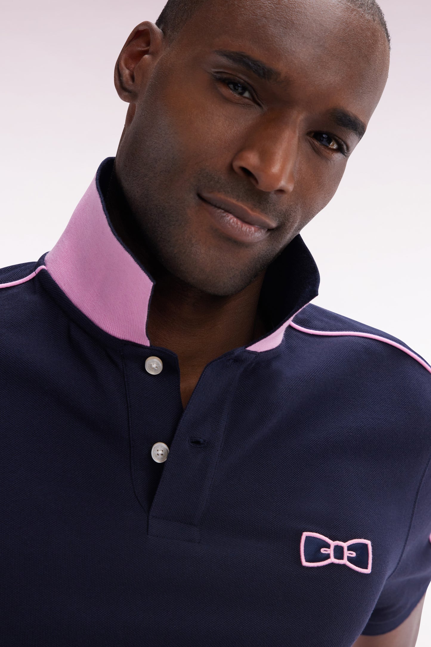 Straight-fit short-sleeved polo shirt in navy cotton with contrasting piping