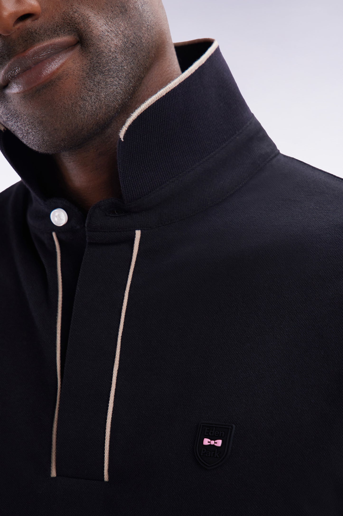 Slim-fit short-sleeved polo shirt in black stretch cotton piqué