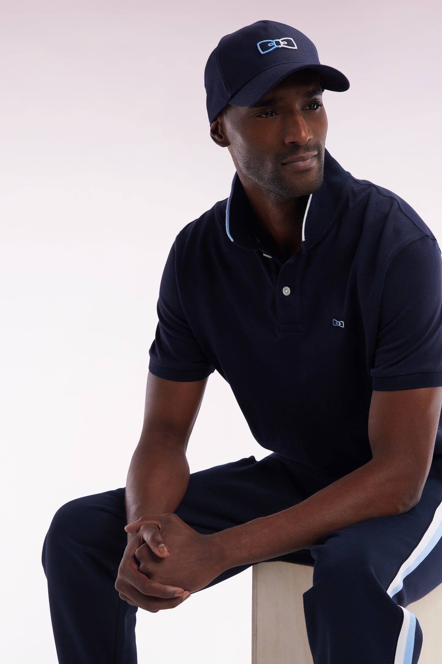 Relaxed-fit short-sleeved polo shirt in navy cotton with piped collar