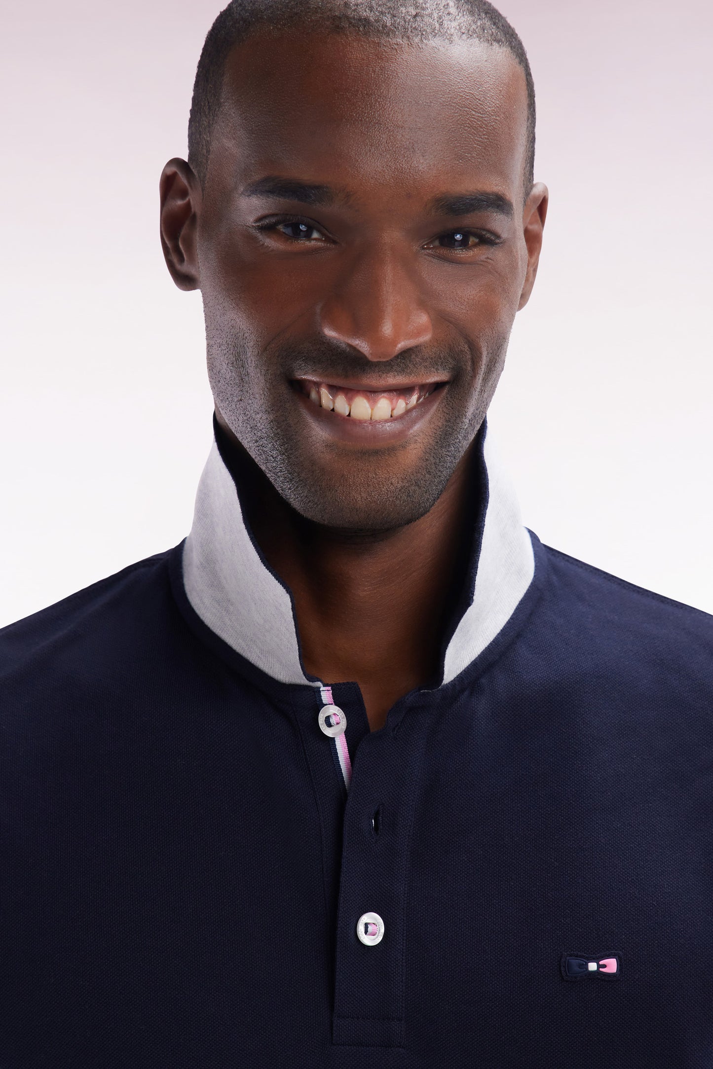 Straight-fit short-sleeved polo shirt in navy cotton with contrasting collar