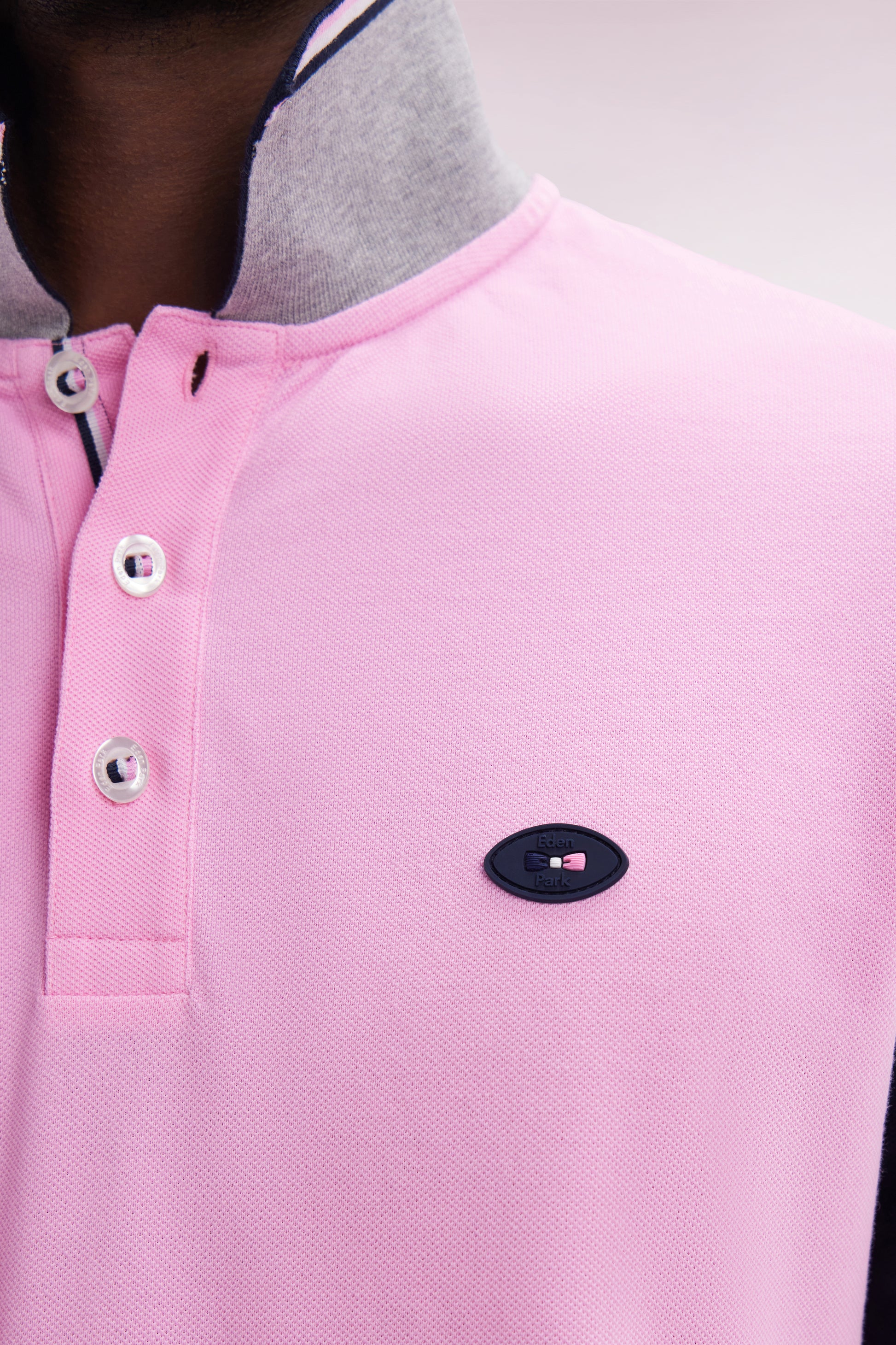 Polo à manches courtes en piqué coton rose broderie 10 manche coupe droite