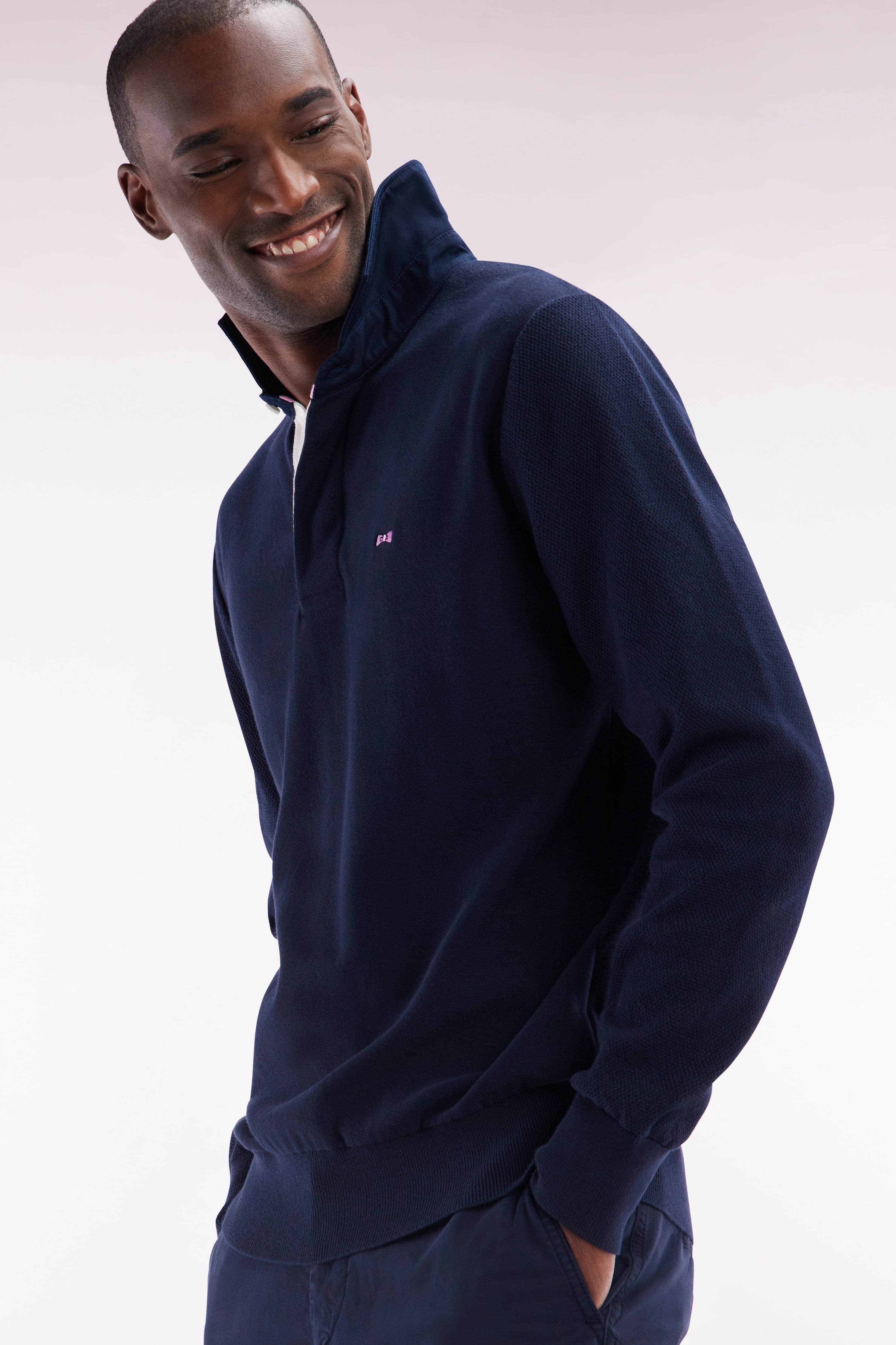 Pullover Rugbykragen aus Baumwolle Marineblau Rückenstickerei Schleife eingefasst gerade Passform