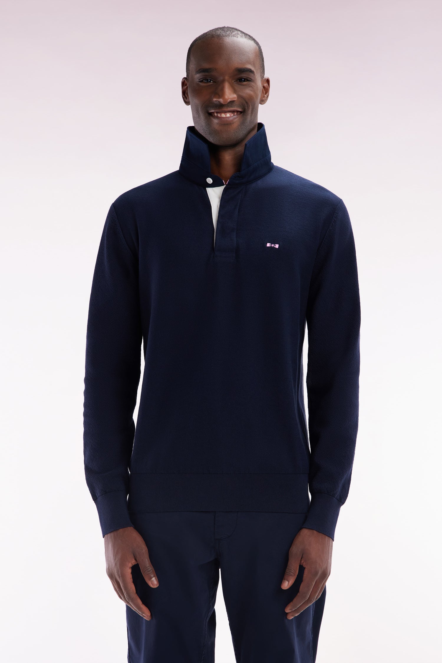 Pullover Rugbykragen aus Baumwolle Marineblau Rückenstickerei Schleife eingefasst gerade Passform
