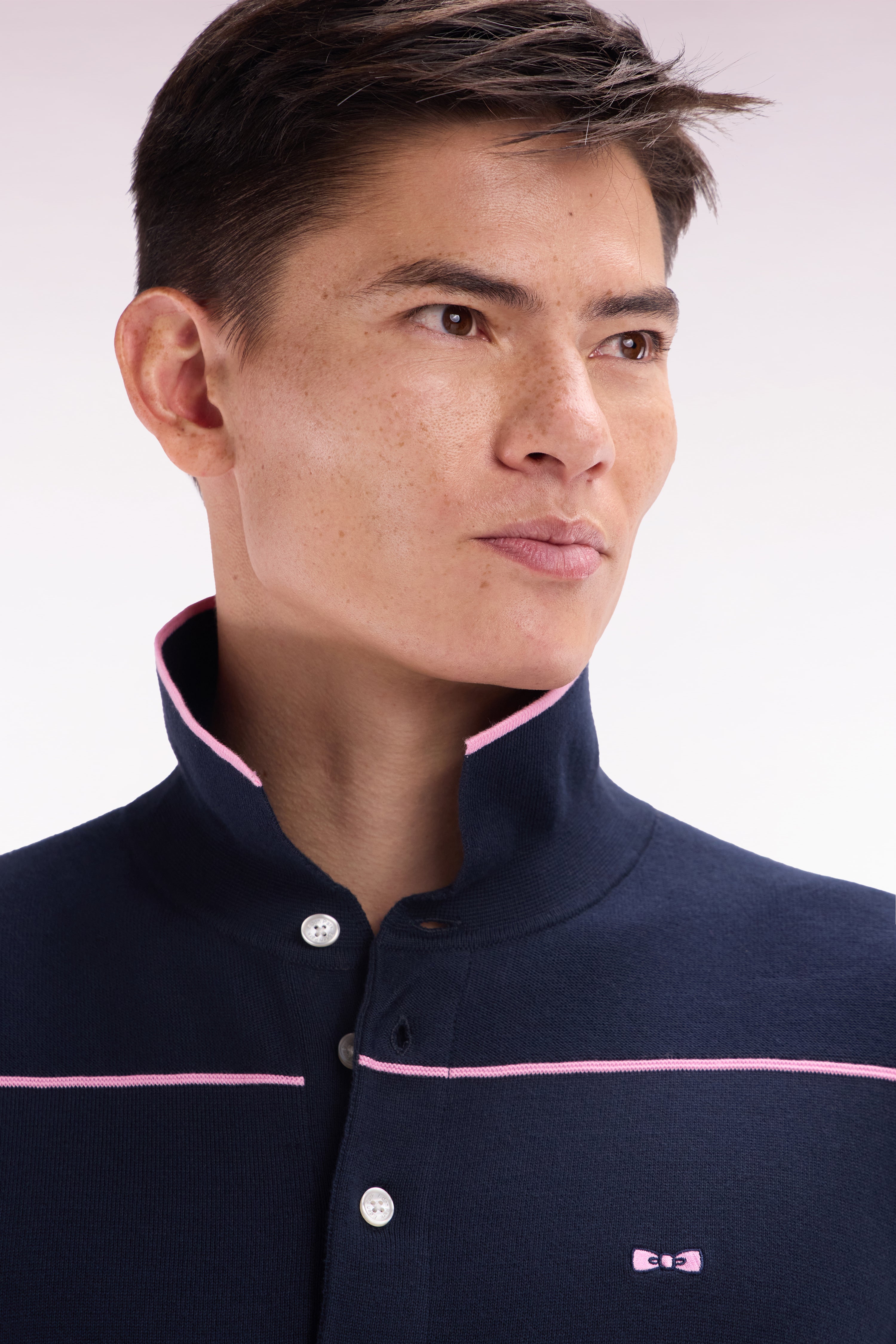 Pull manches courtes à col polo en coton marine et rose coupe droite