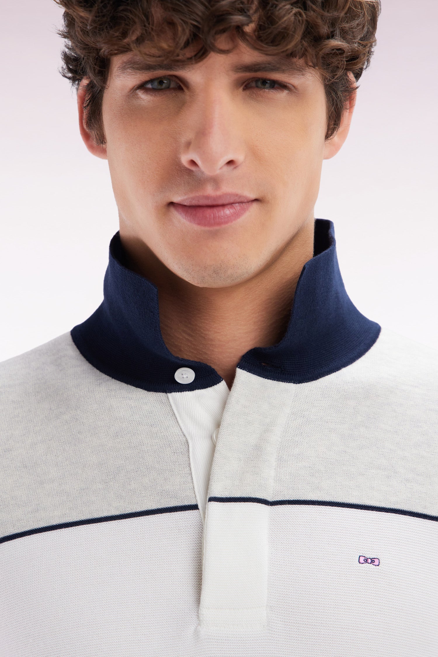 Pull à col maillot en coton gris coupe droite