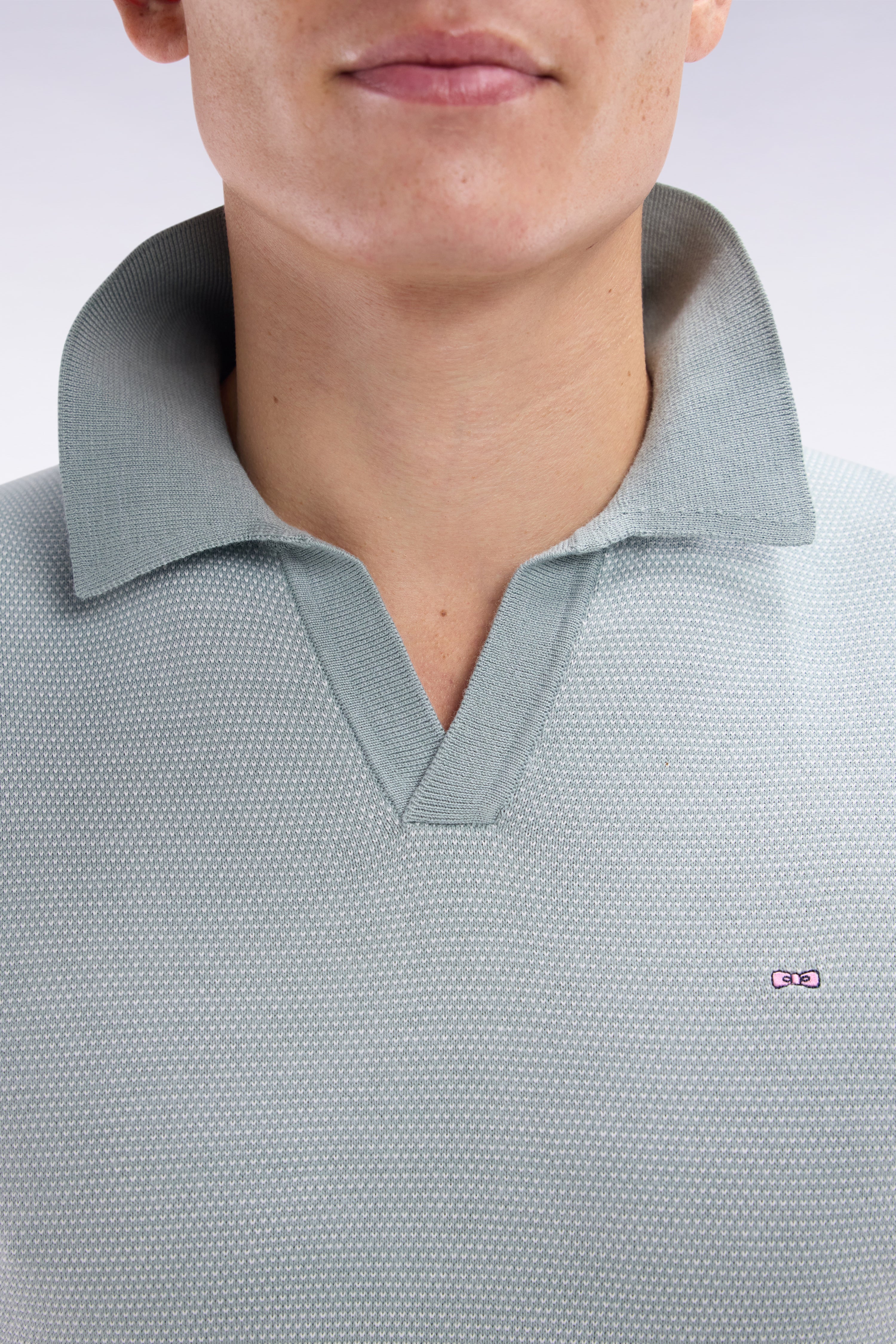 Pull col polo en coton gris clair coupe droite