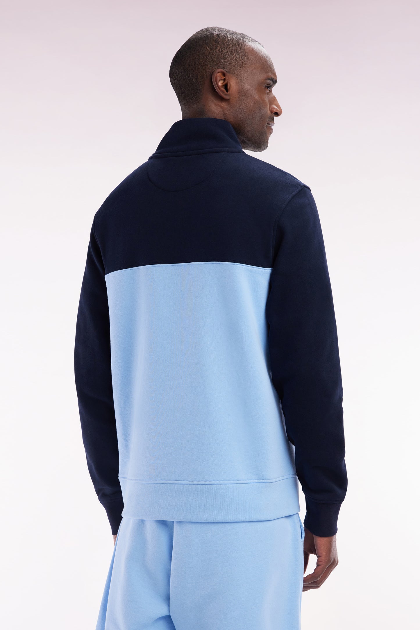 Straight-fit two-tone sky blue and navy cotton trucker collar sweatshirt