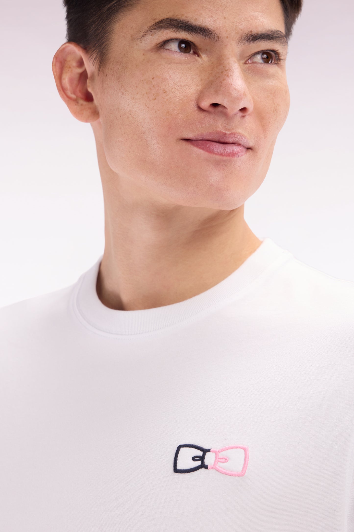 Relaxed-fit white cotton T-shirt with two-tone embroidery