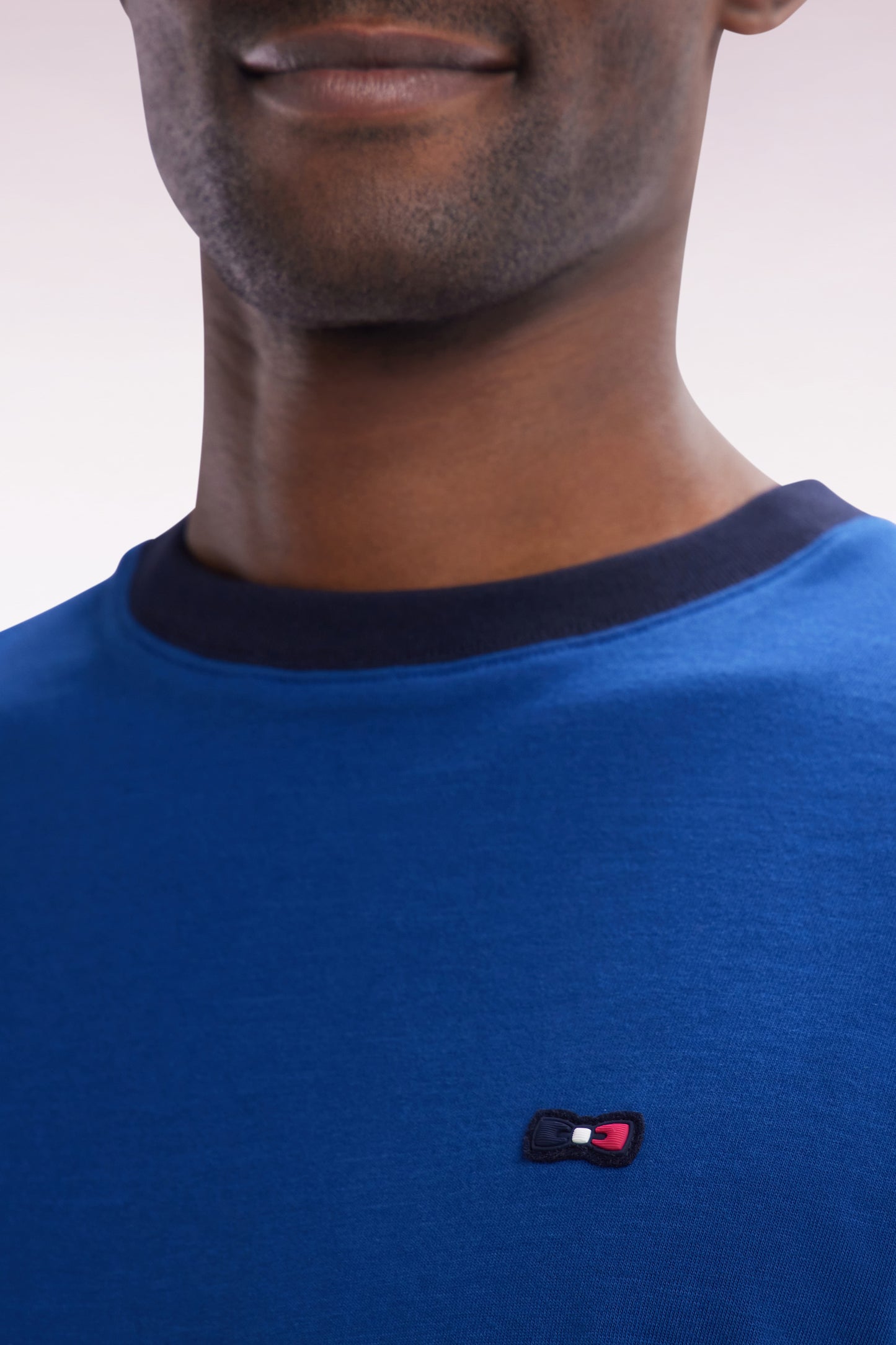Straight-fit blue cotton T-shirt with back embroidery