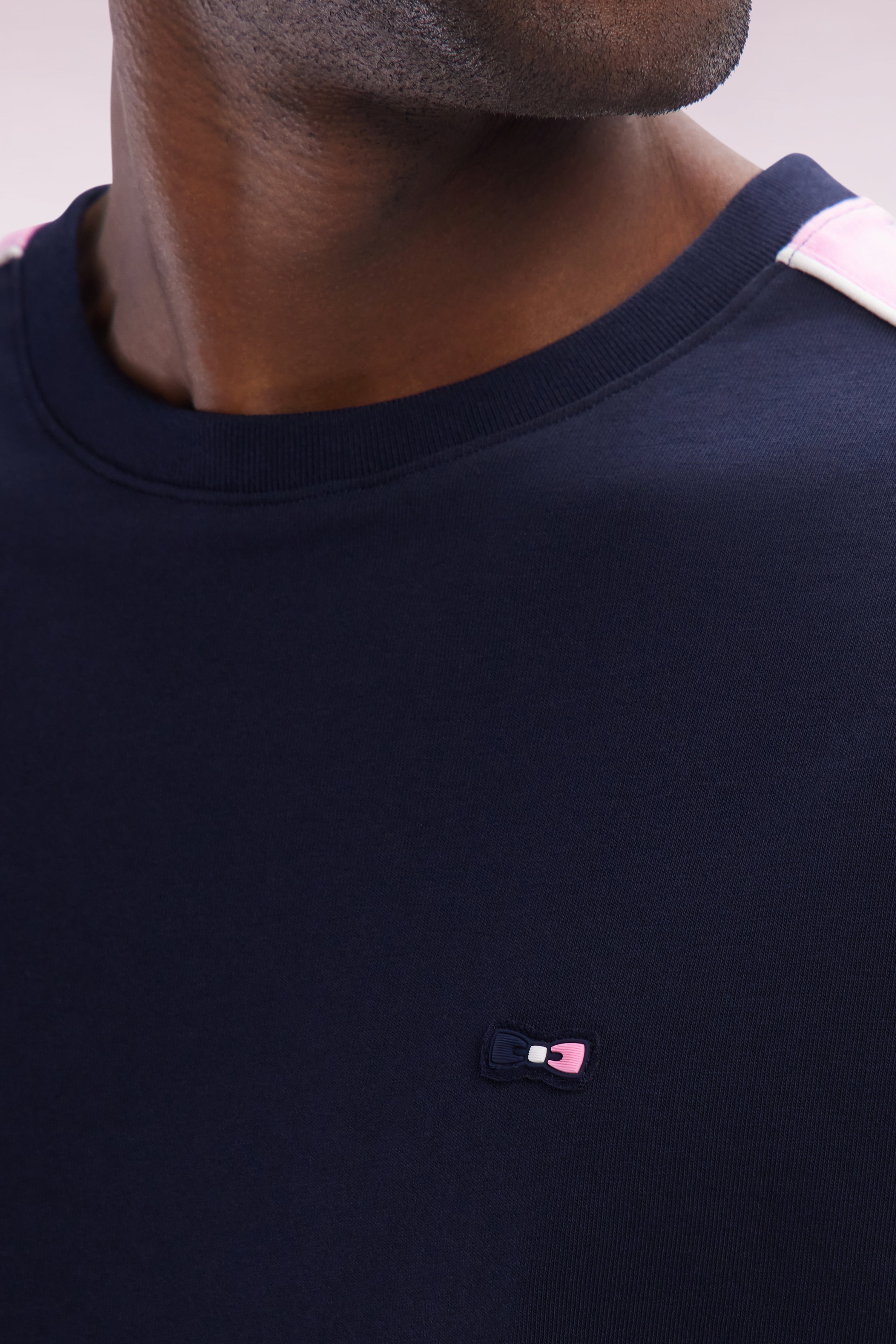 T-shirt en coton marine broderie dos et découpes coupe droite