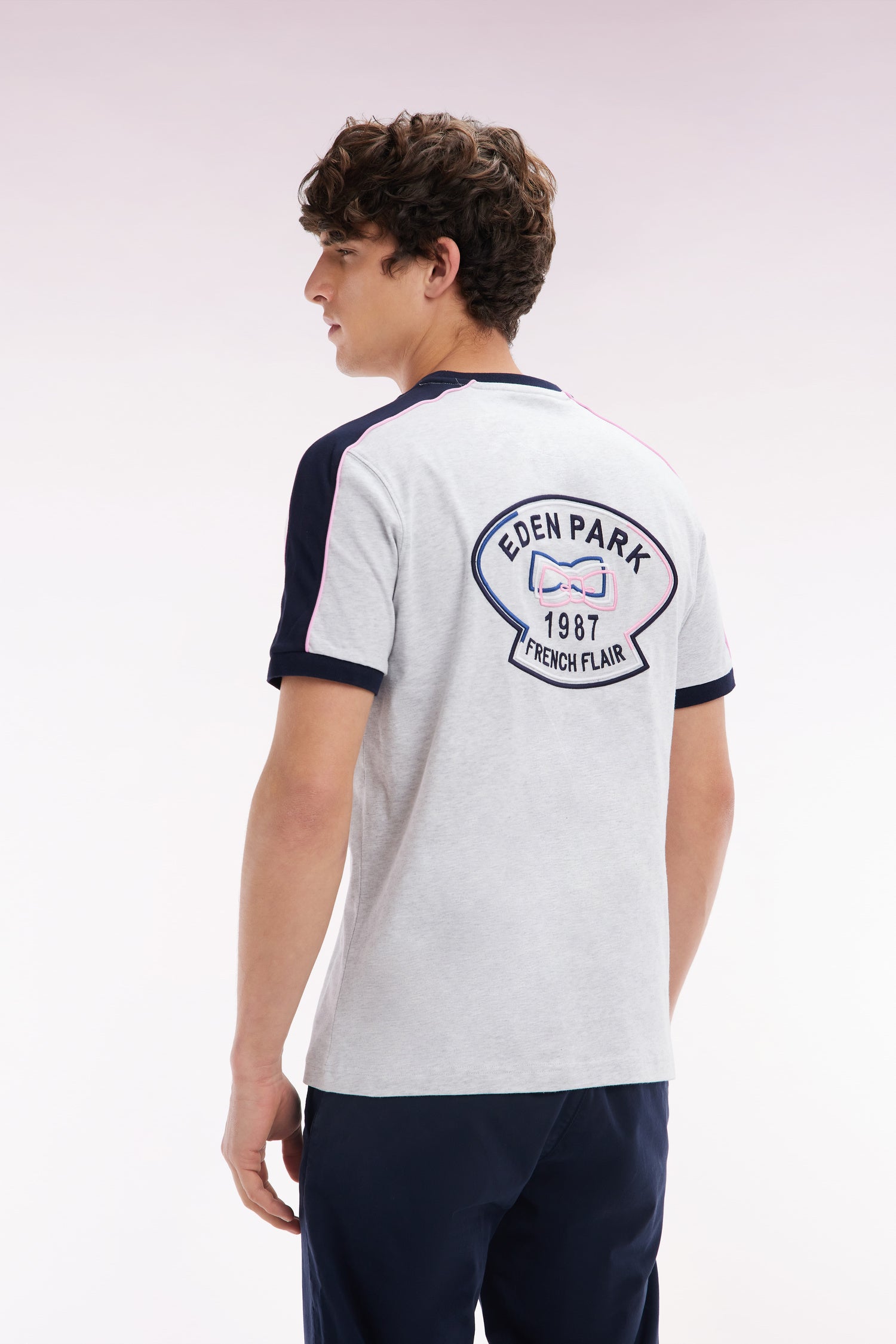 T-shirt en coton gris broderie dos et découpes coupe droite