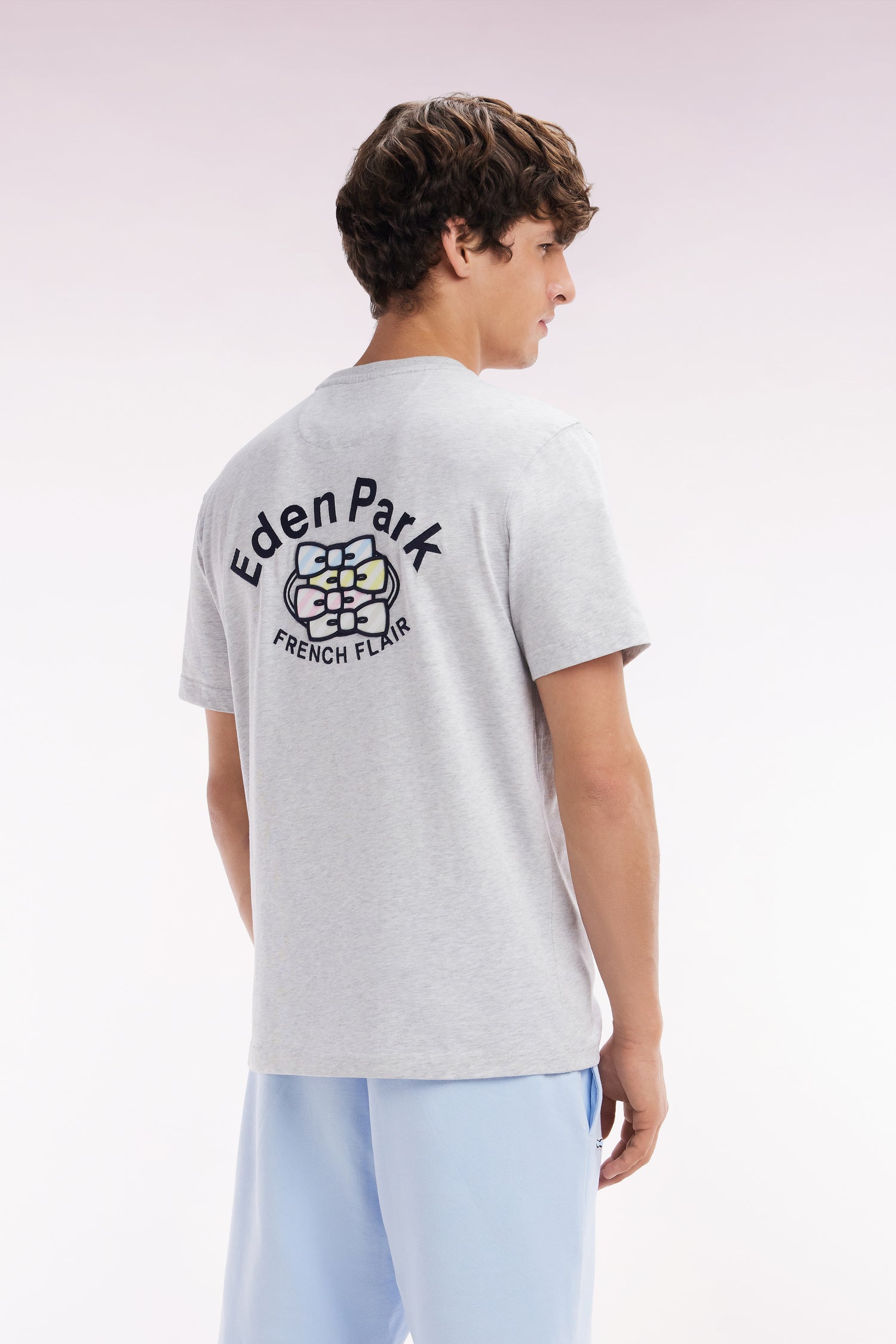 T-shirt en coton gris broderie multicolore coupe décontractée