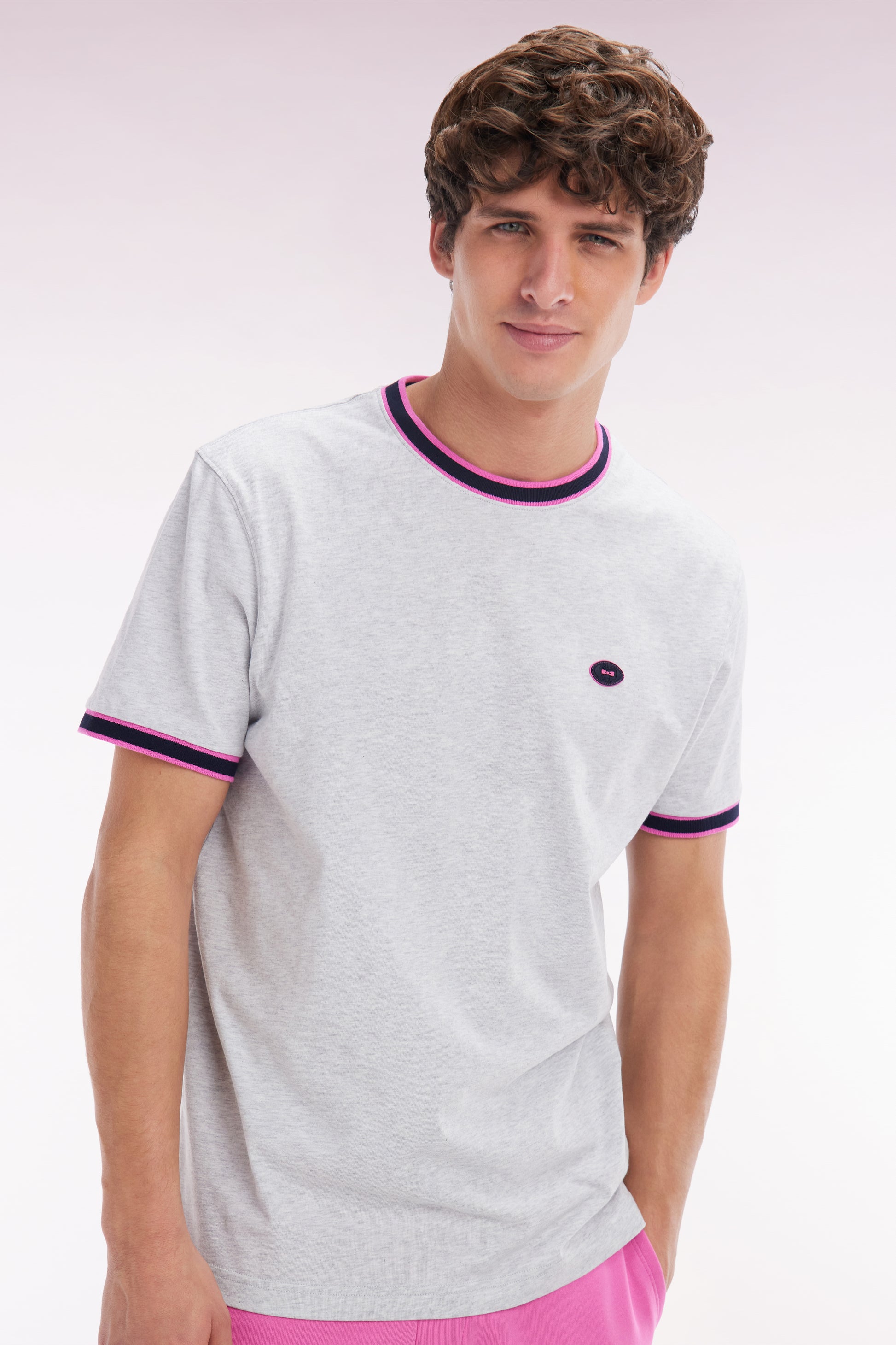 T-shirt en coton gris à bords-côtes roses coupe décontractée
