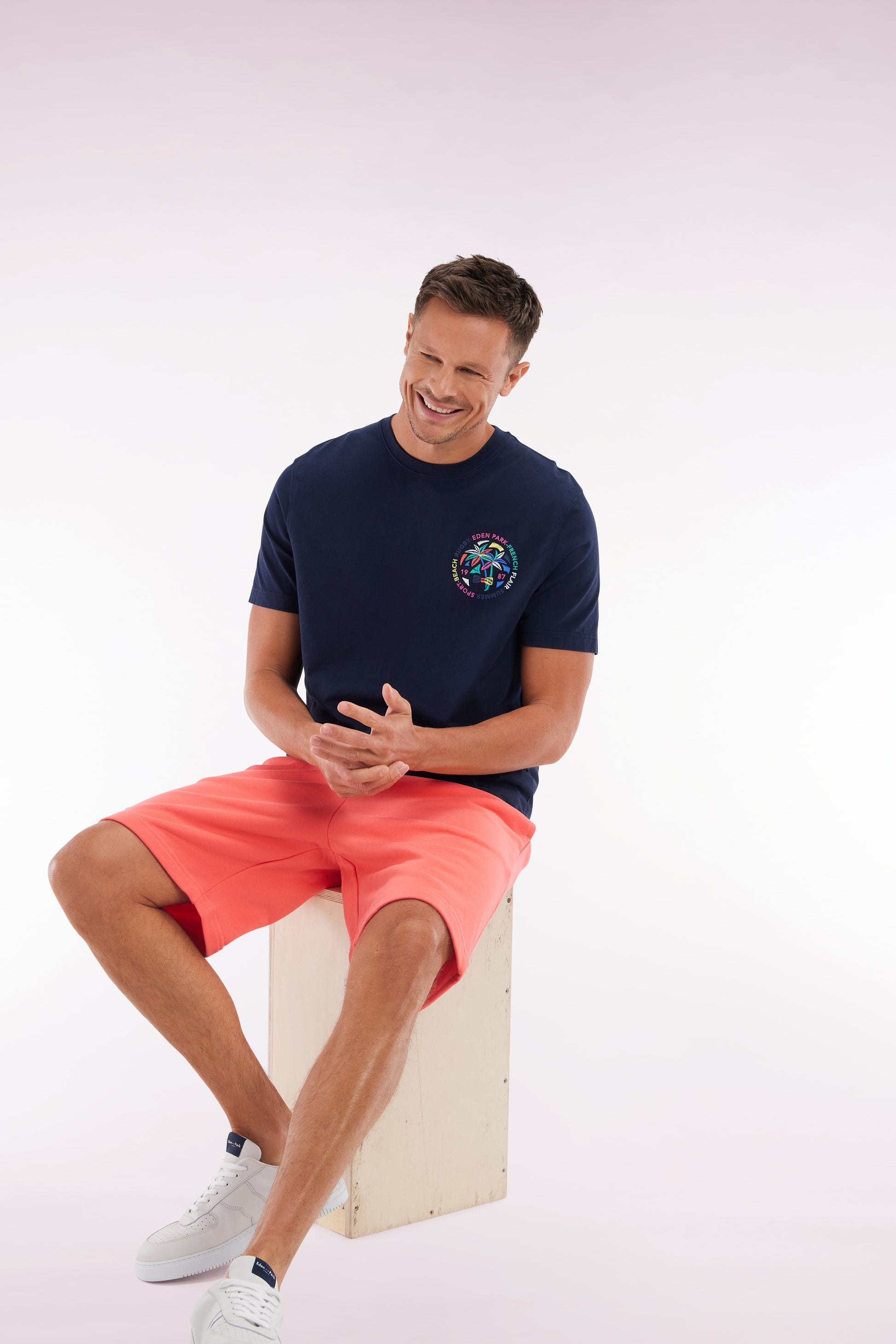 T-shirt en coton marine sérigraphie multicolore coupe décontractée
