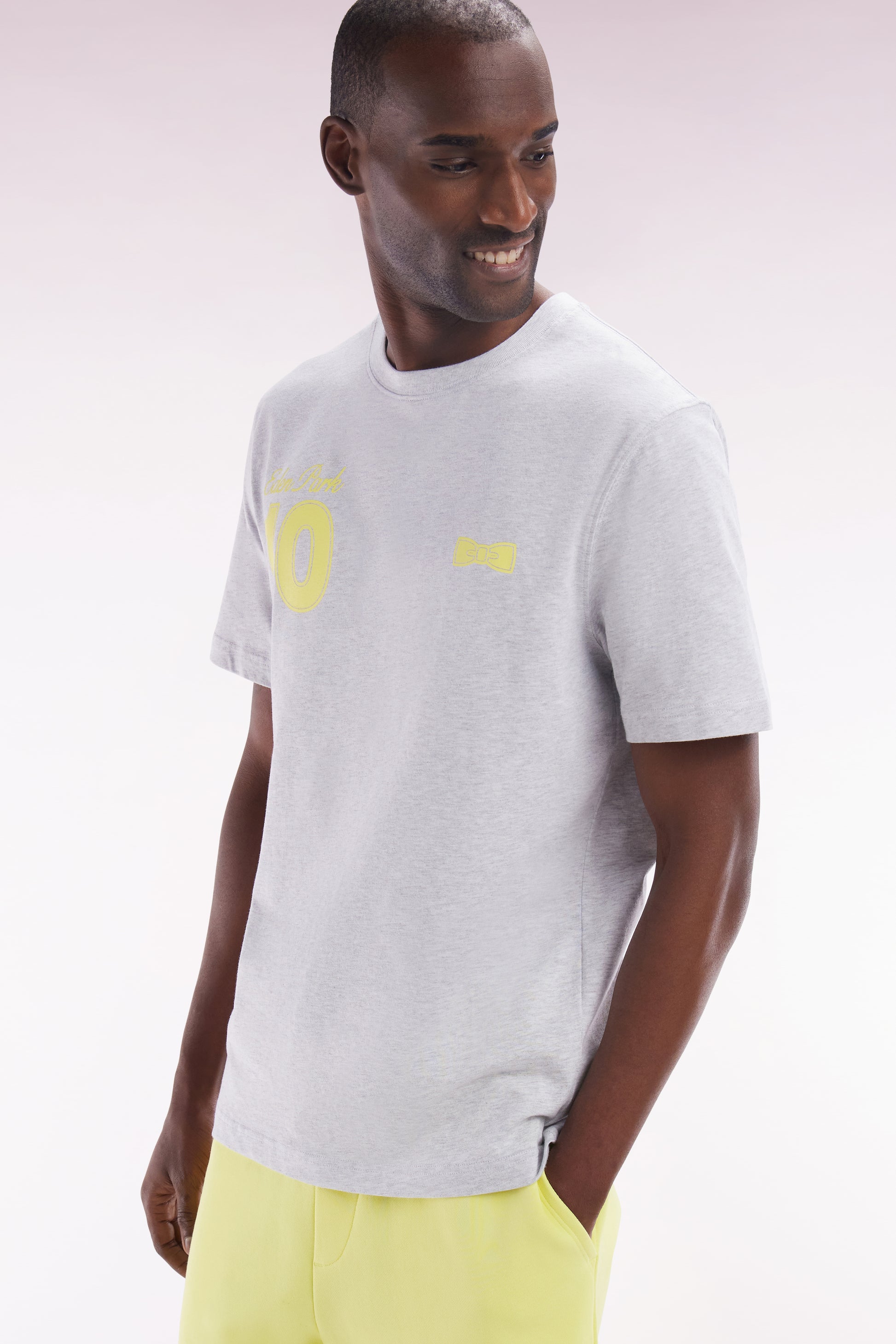 T-shirt 10 en coton gris et jaune coupe décontractée