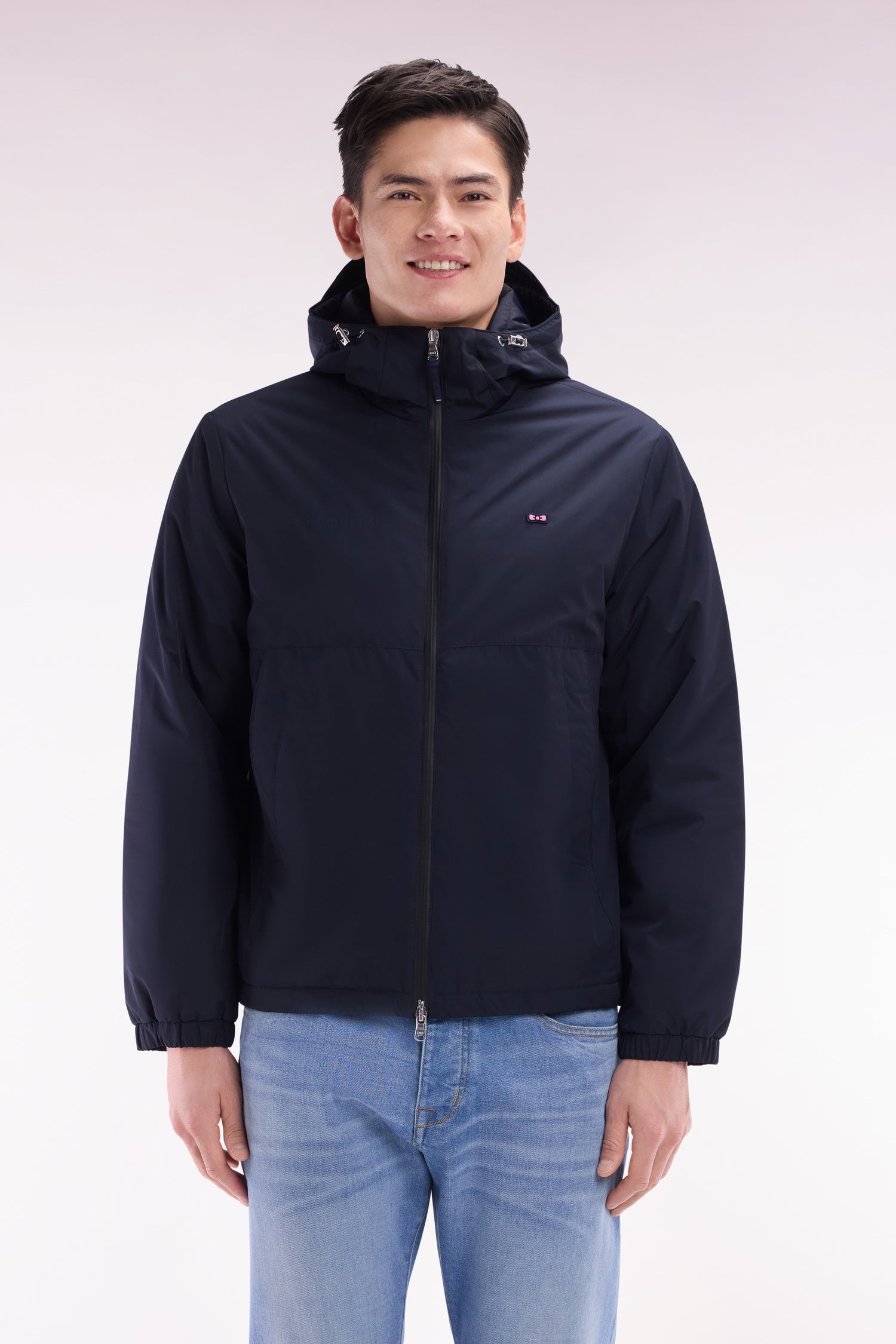Coupe-vent à capuche en nylon à intérieur matelassé marine