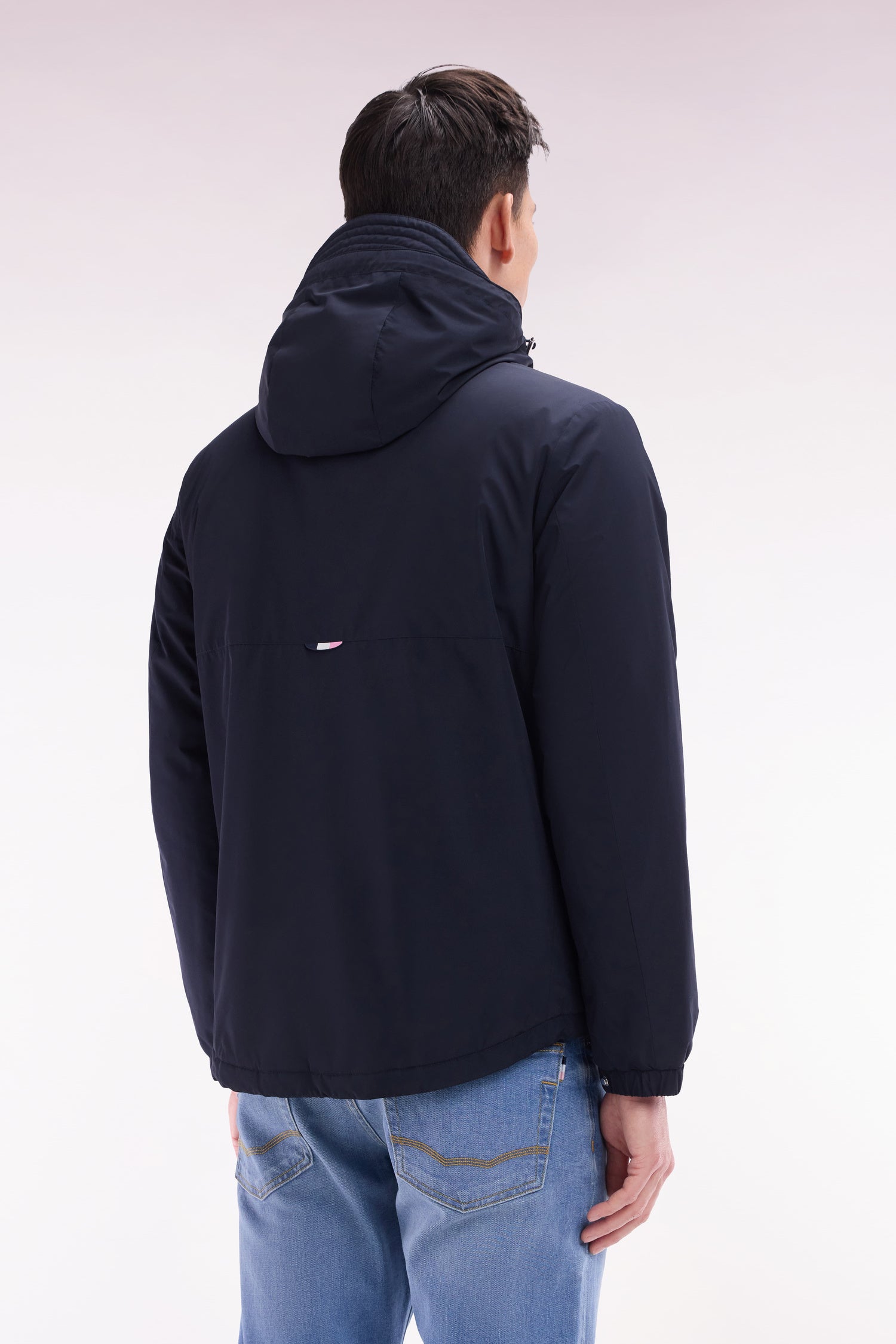 Coupe-vent à capuche en nylon à intérieur matelassé marine