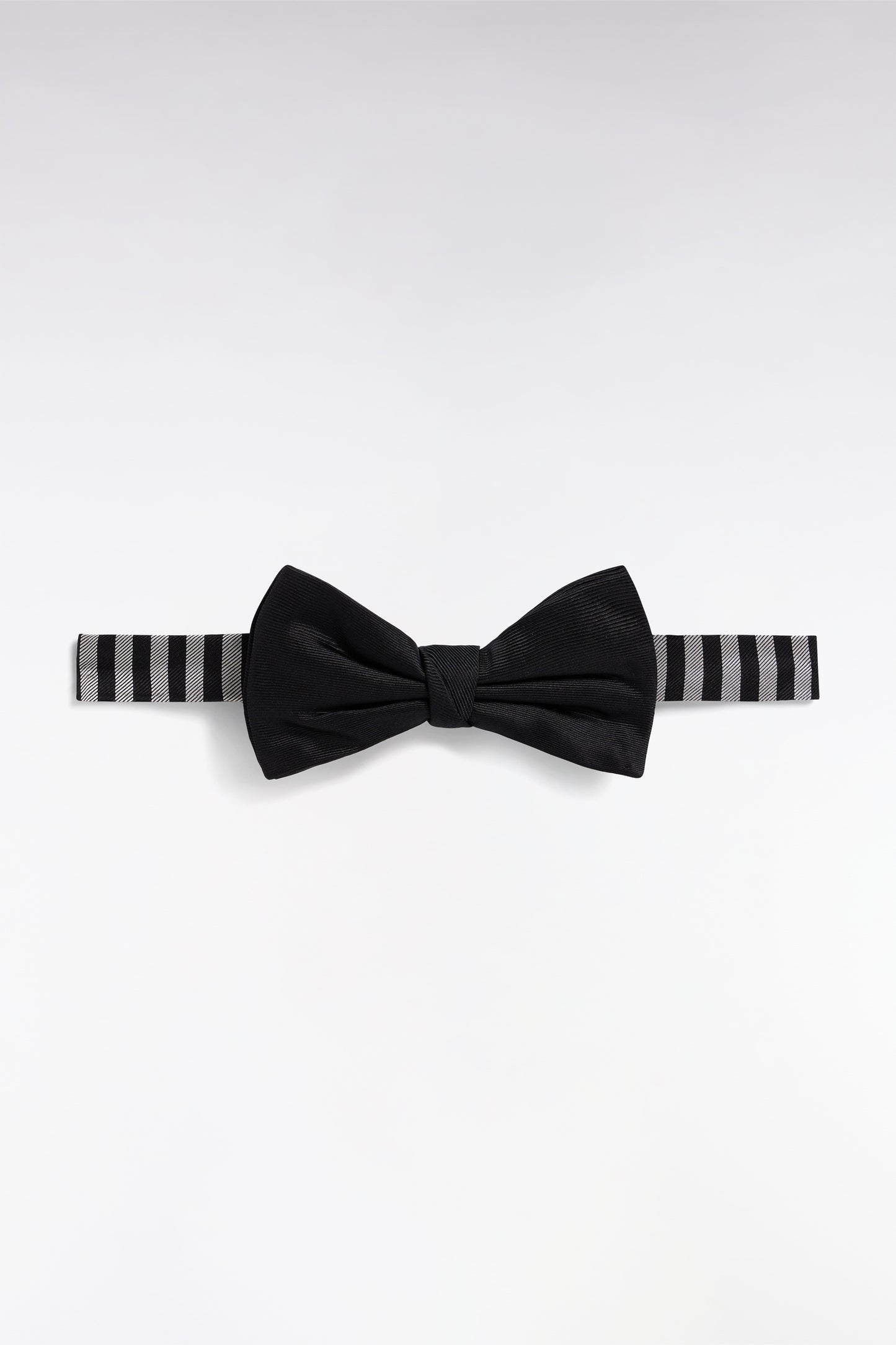 Noeud papillon en soie noir collier rayé