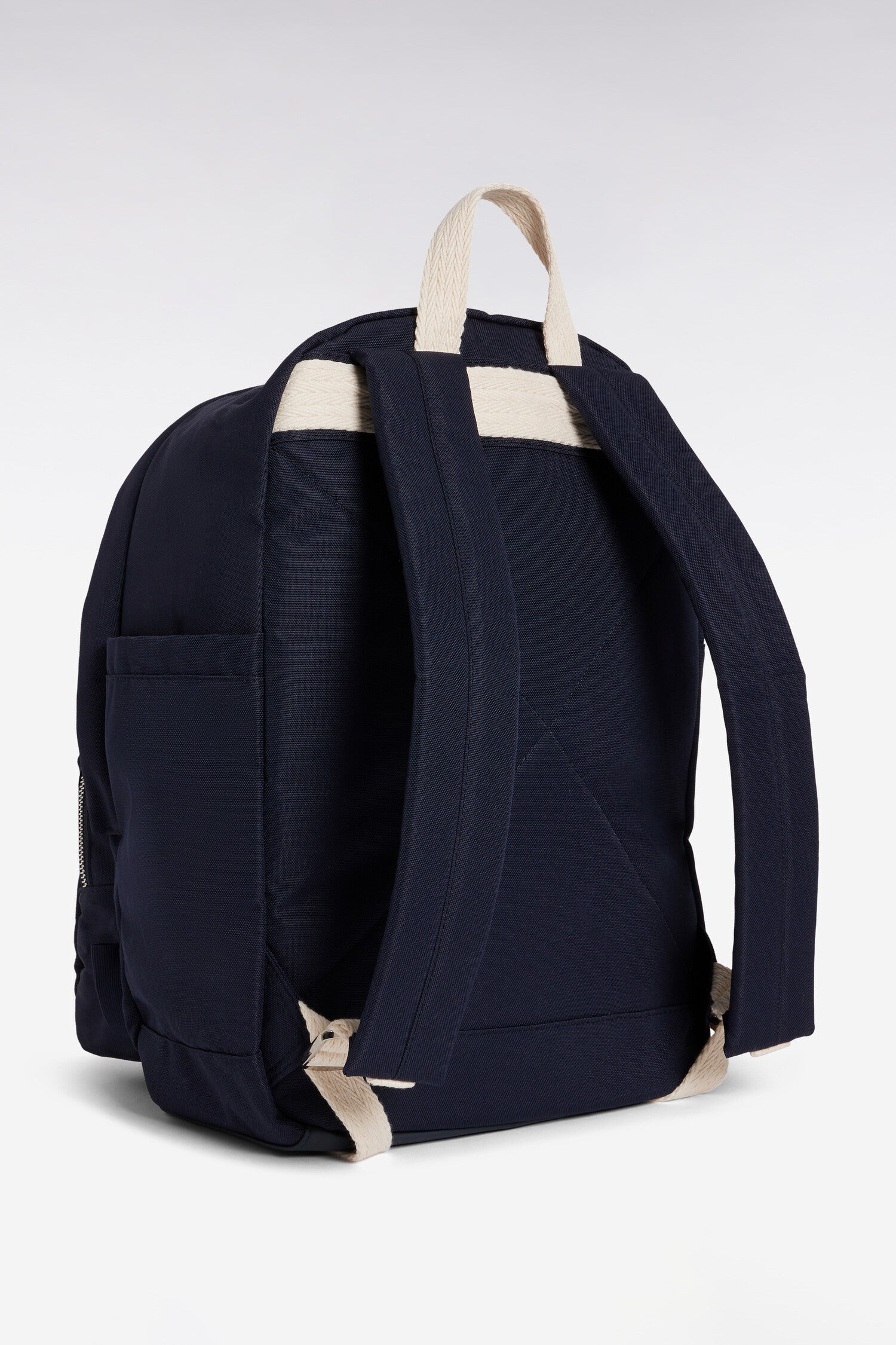 Sac à dos marine à détails de cordage