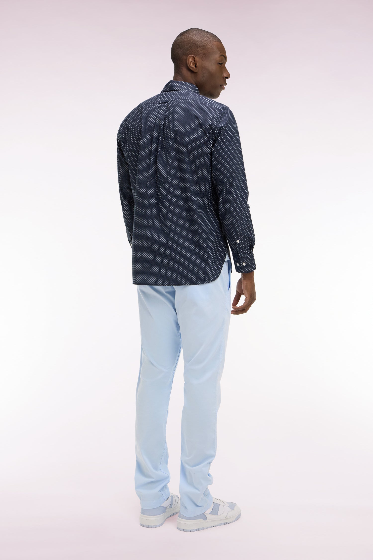 Pantalon chino regular en coton stretch ciel