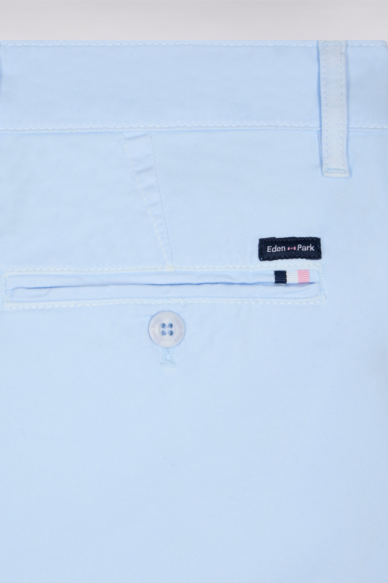 Pantalon chino regular en coton stretch ciel