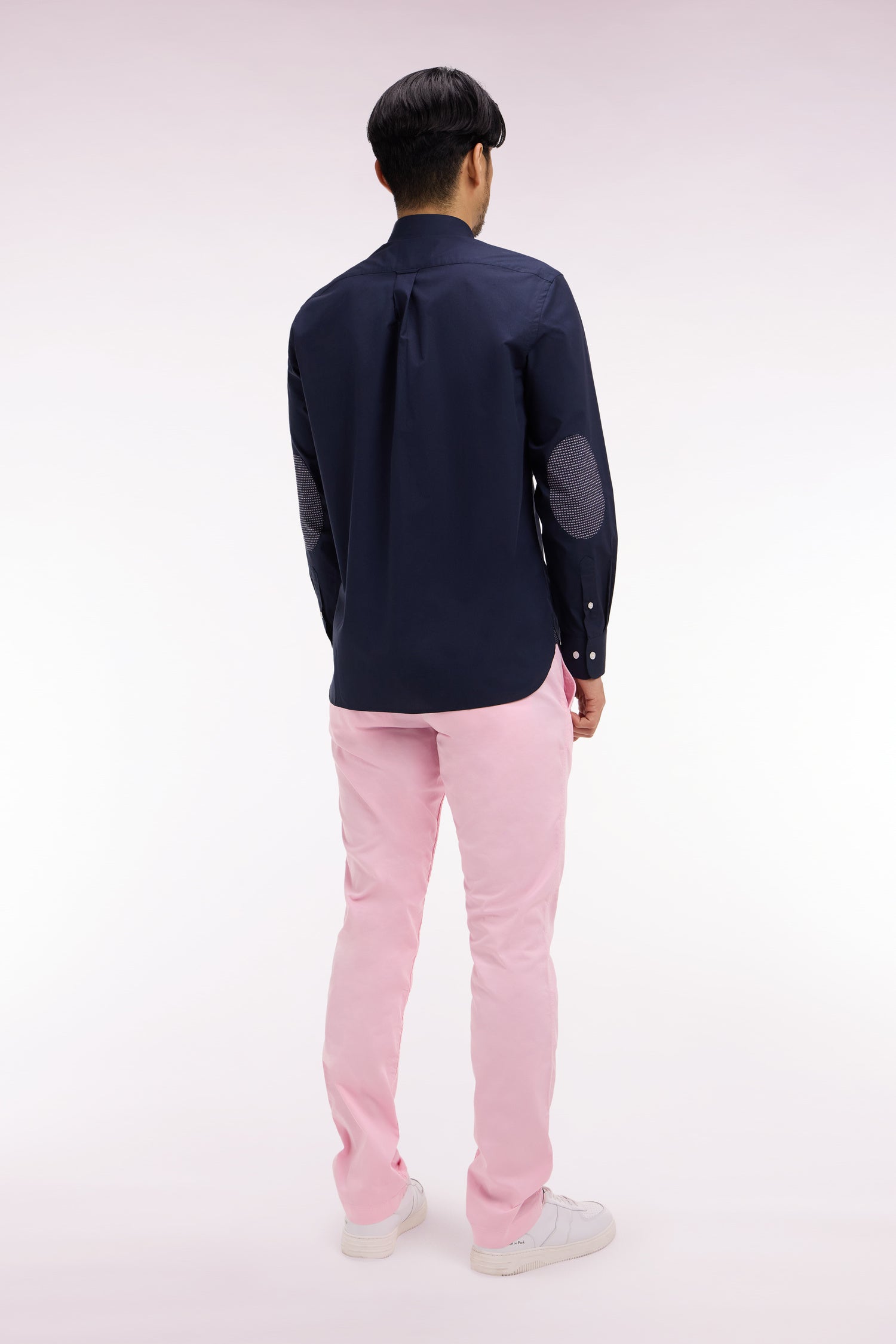 Pantalon chino regular en coton stretch rose
