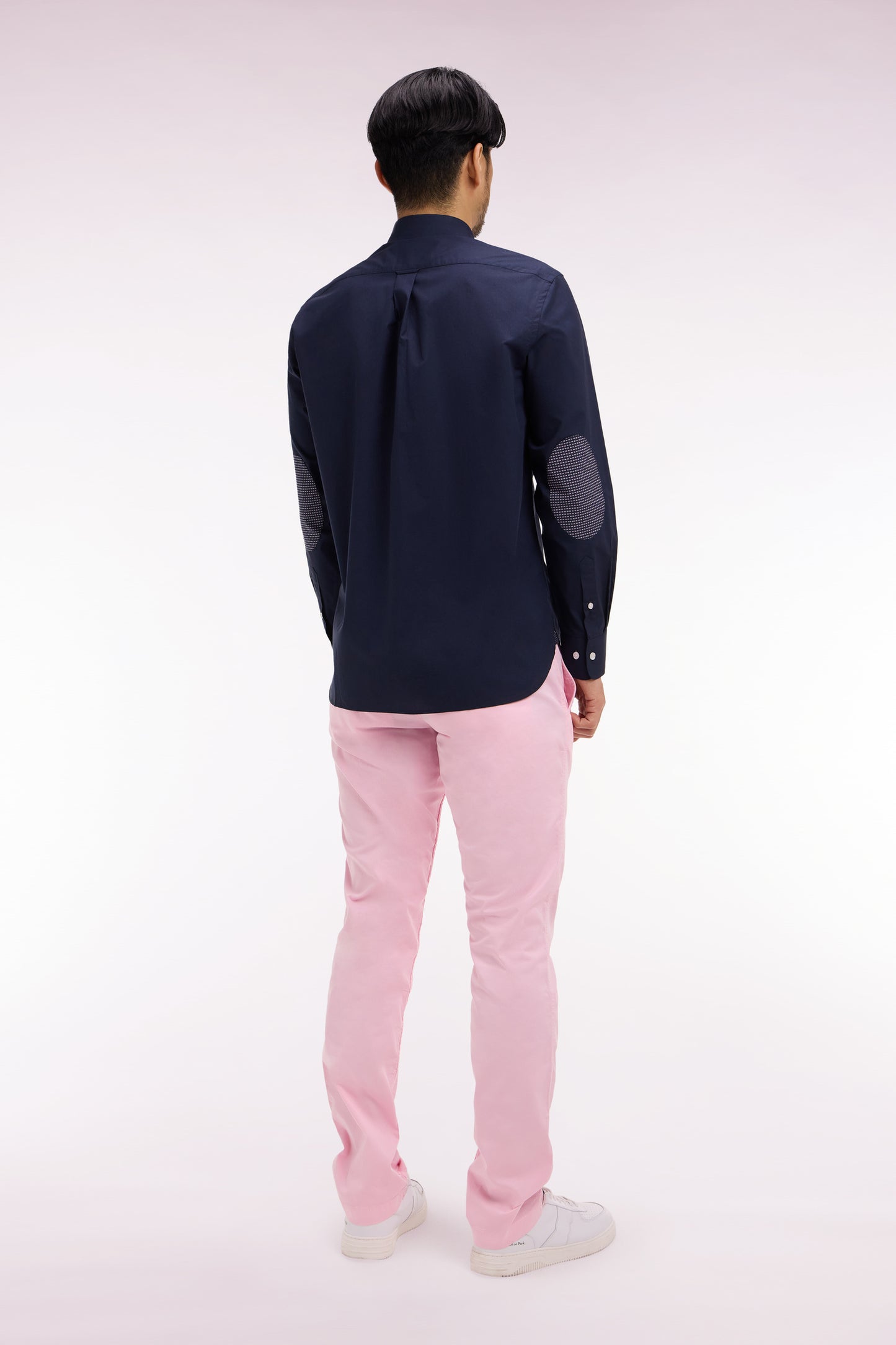 Pantalon chino regular en coton stretch rose
