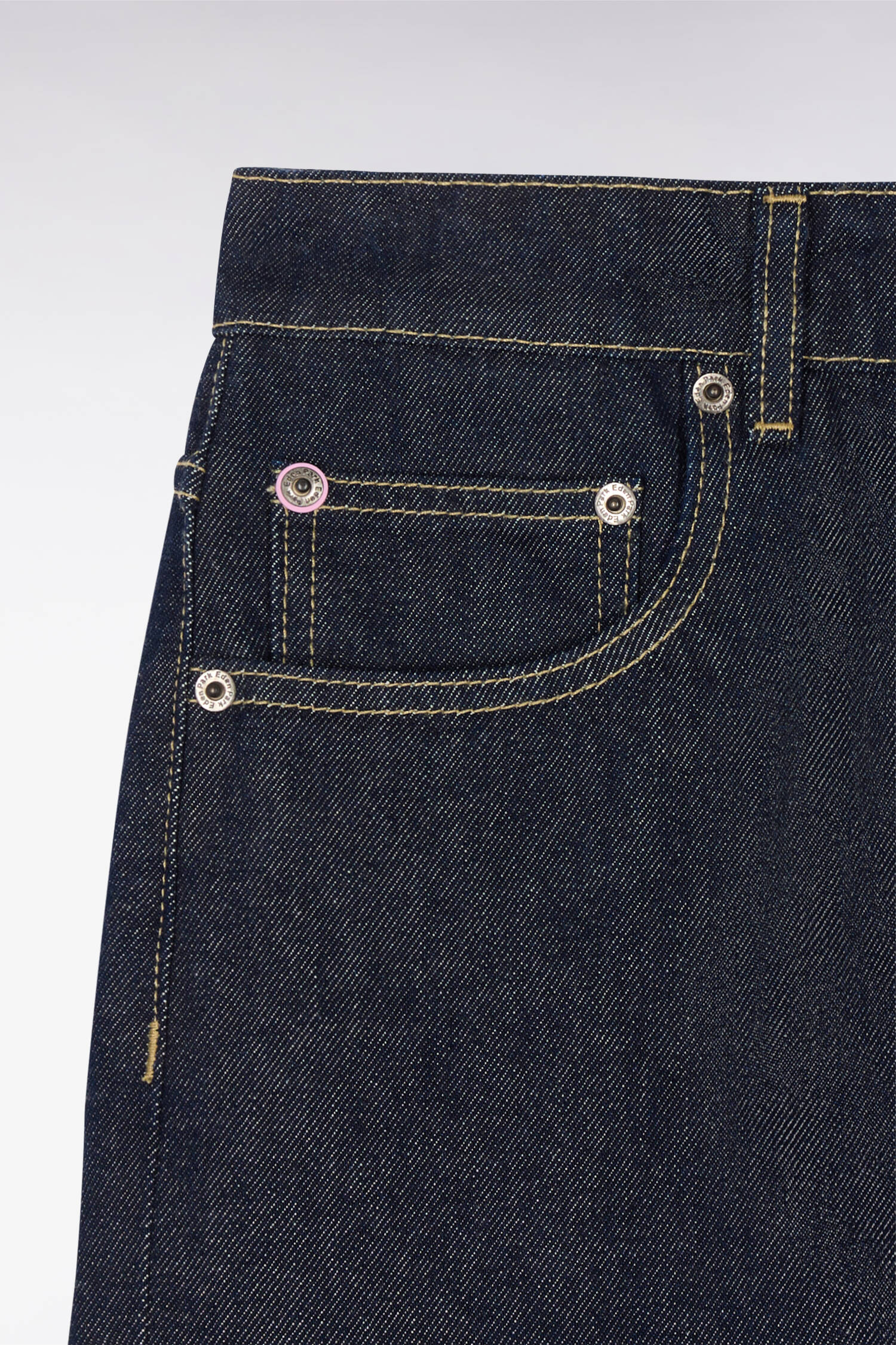 Jean en denim brut coupe regular
