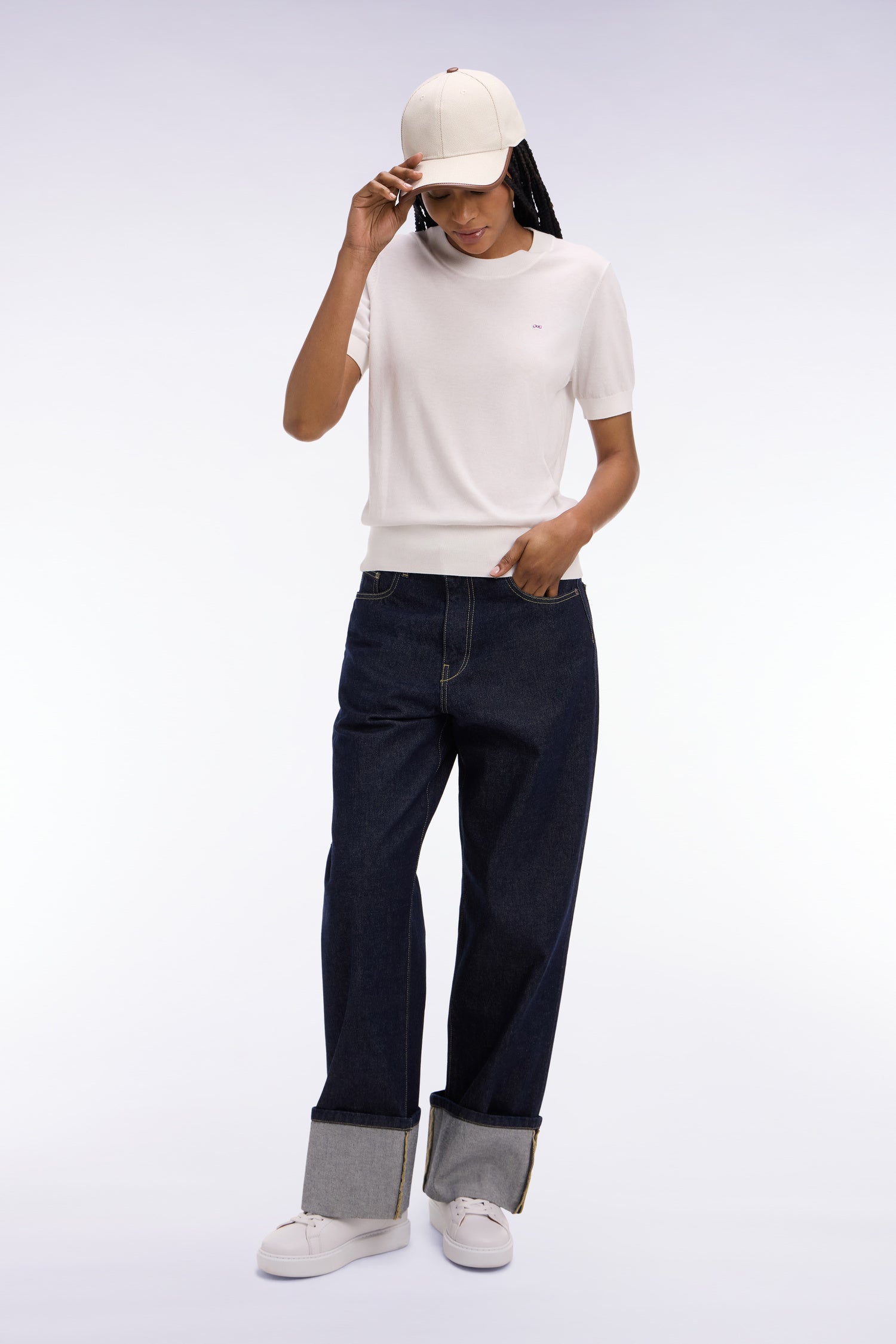 Jean en denim brut coupe droite large à revers cousu