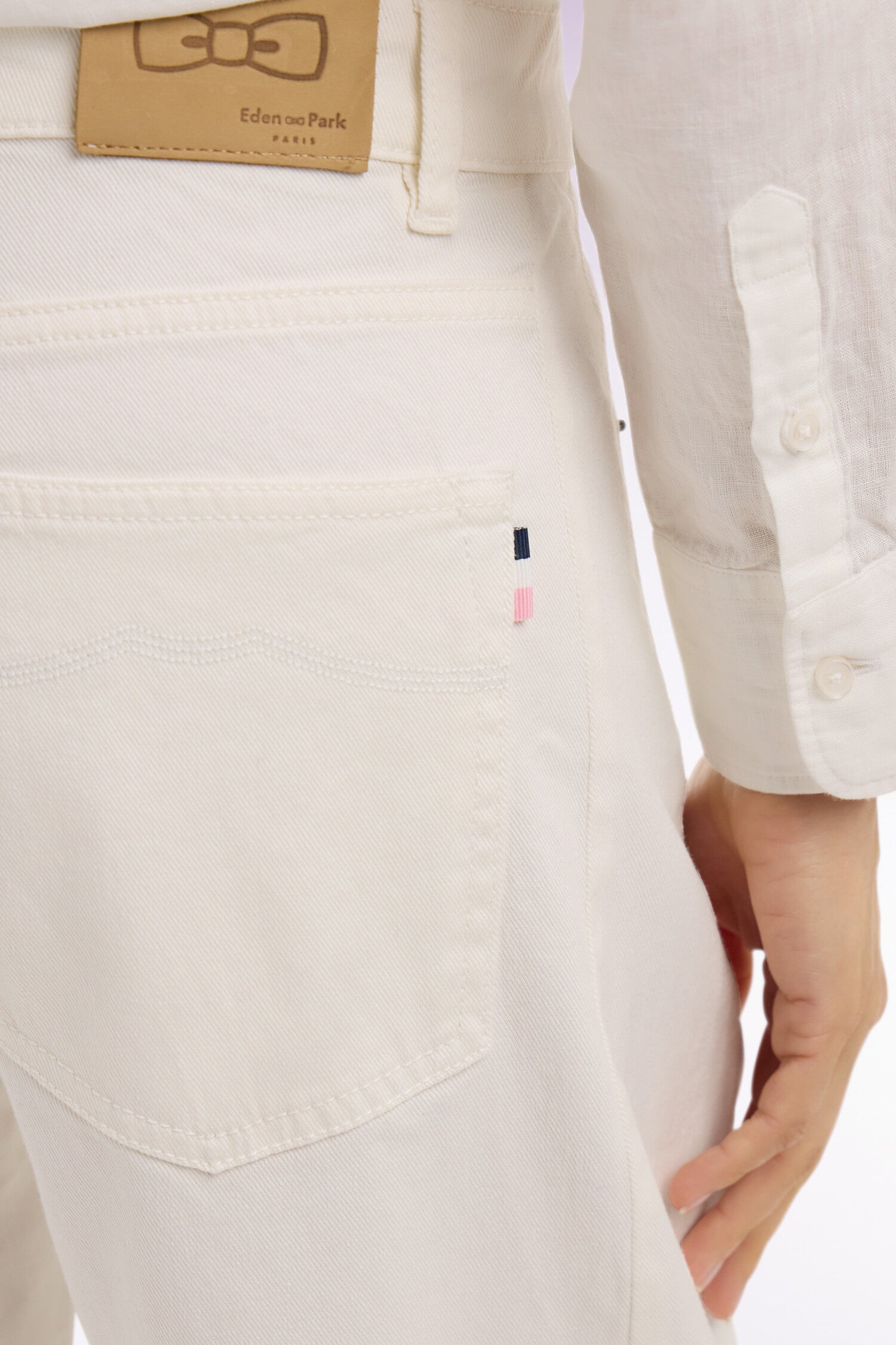 Jean coupe barrel en denim stretch blanc