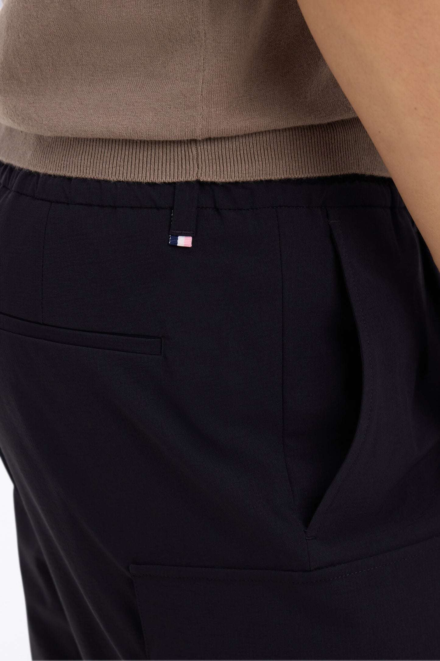 Pantalon poches cargo en tissu technique marine coupe Modern
