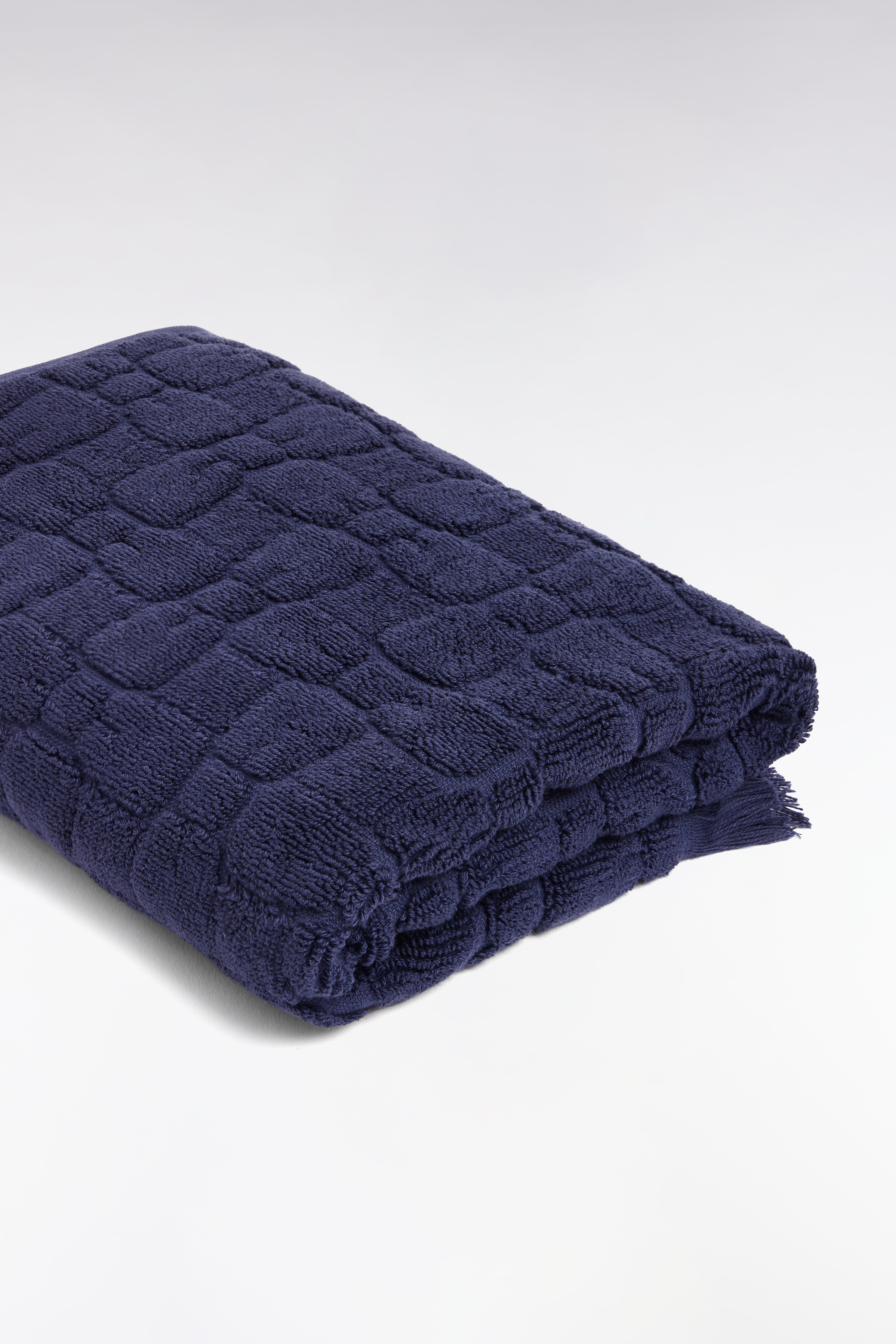 Serviette de toilette en coton marine à micromotifs nœuds papillon