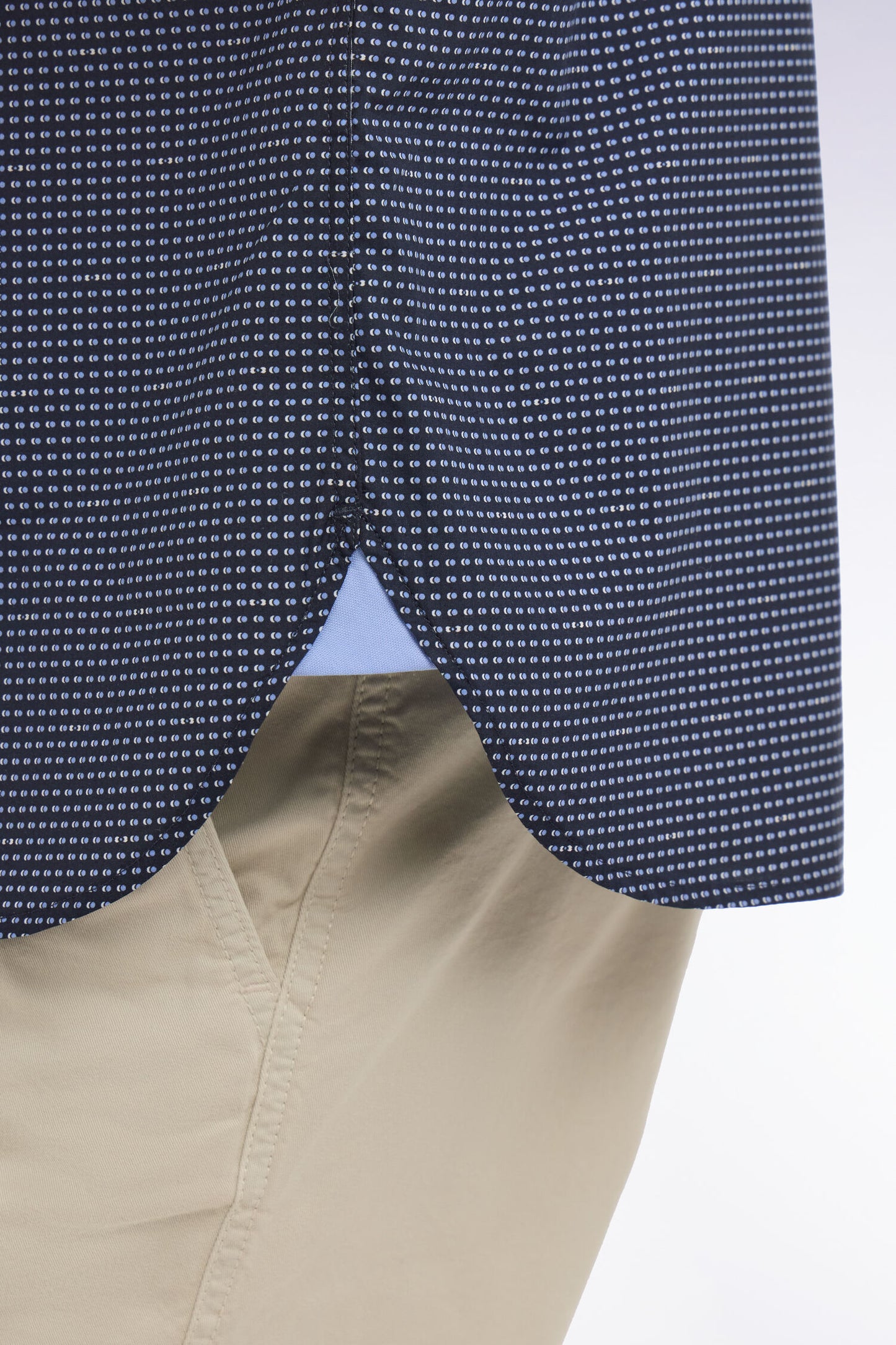 Short-sleeved navy cotton shirt with sky blue micro-patterns